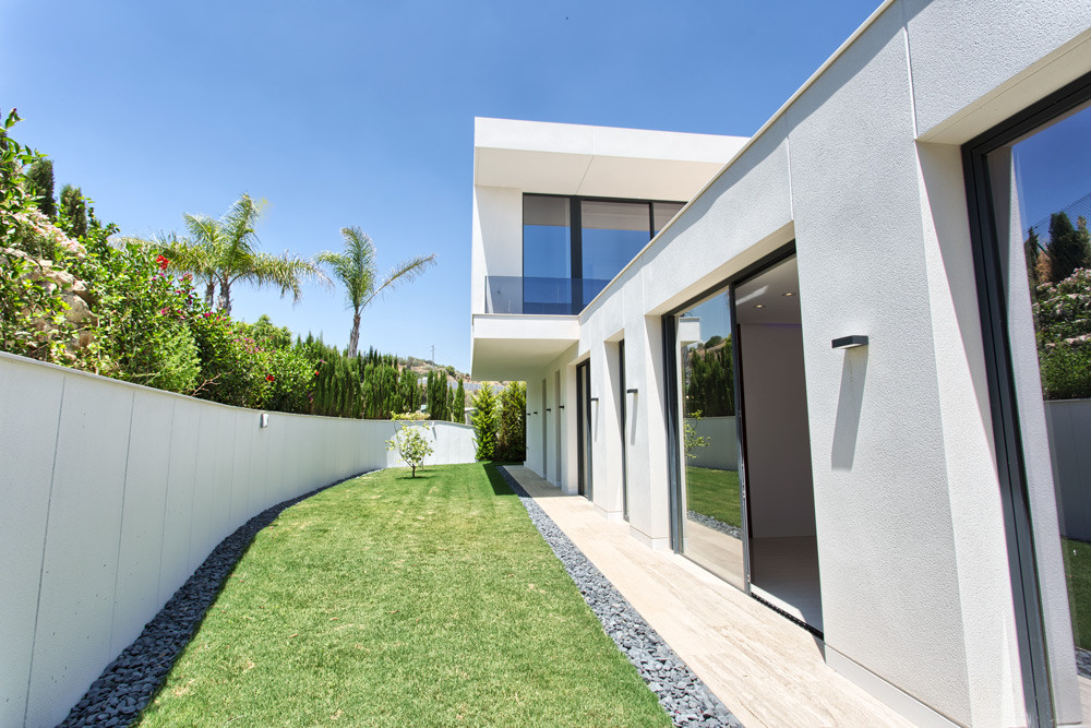 Eigentijdse villa in het hart van de golfvallei van Nueva Andalucía in Nueva Andalucia