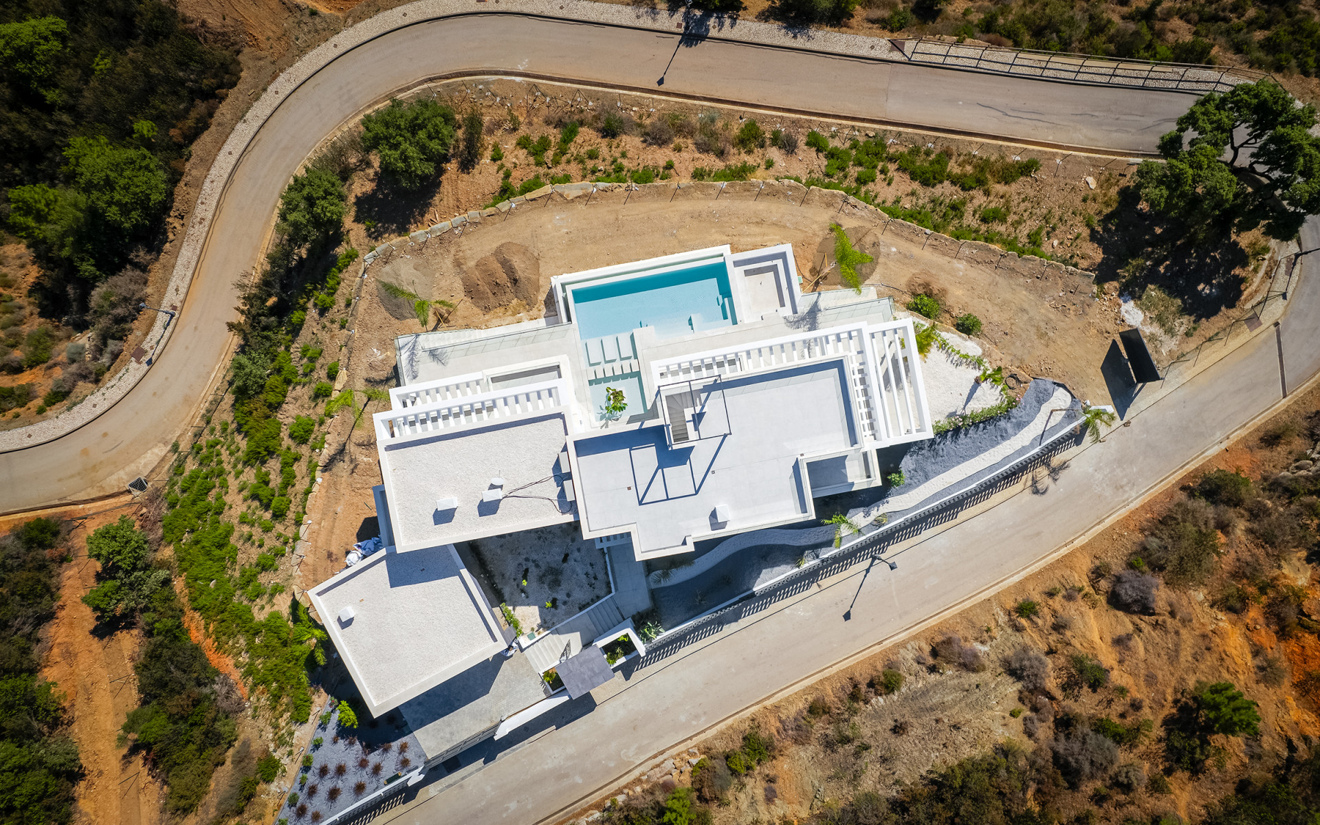 Villa moderne récemment achevée offrant une vue dégagée sur la verdure à Monte Mayor à Benahavis