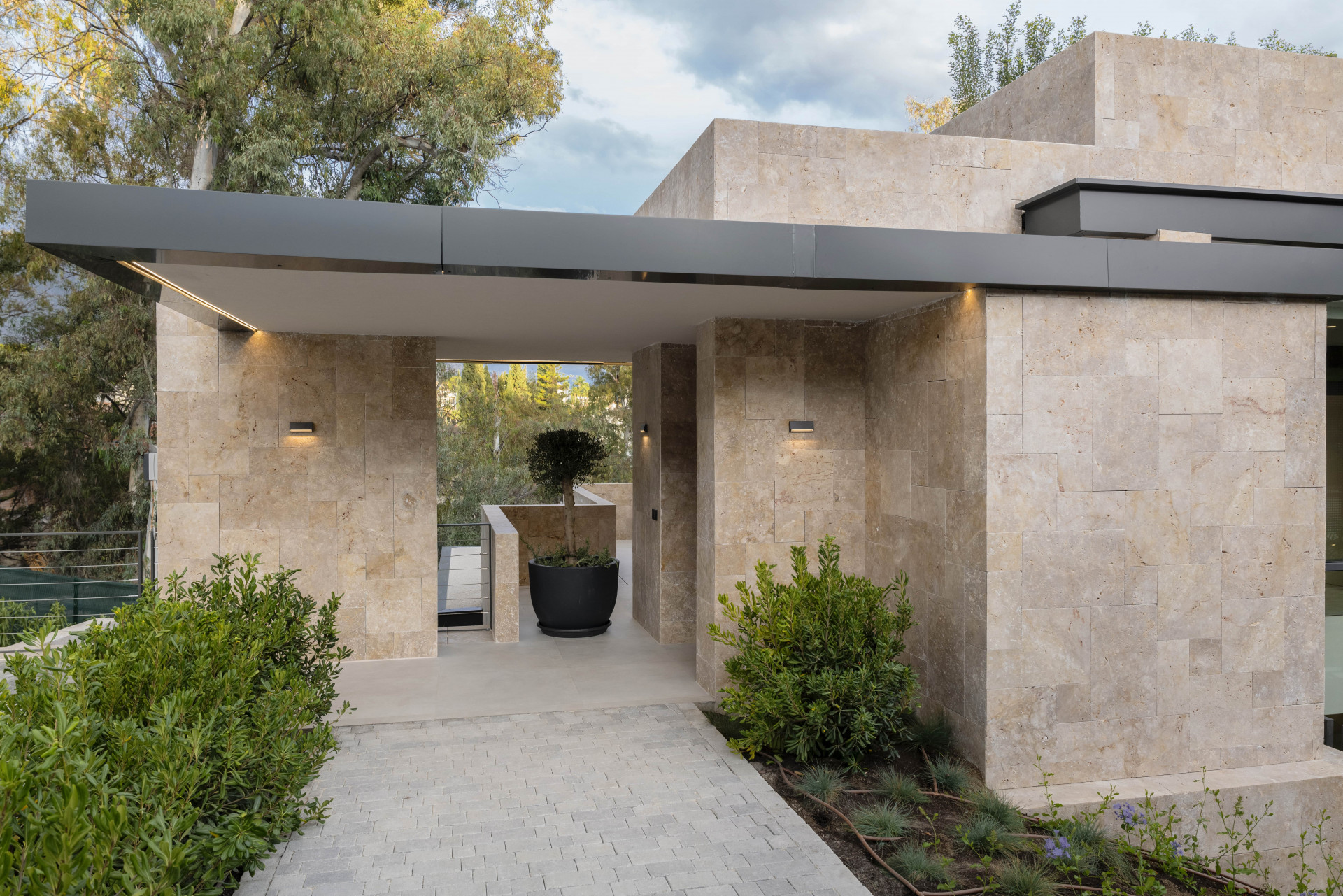 Moderna villa a estrenar situada en La Cerquilla en Nueva Andalucia
