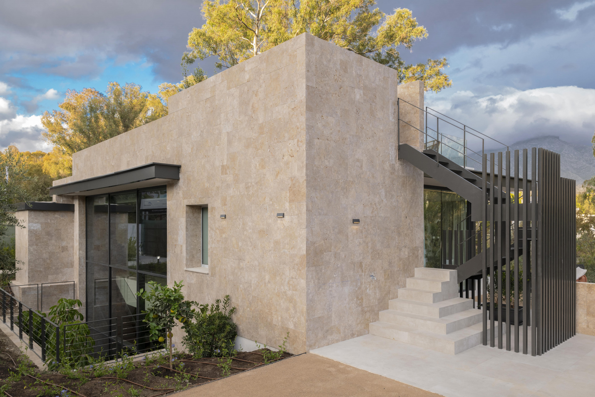 Moderna villa a estrenar situada en La Cerquilla en Nueva Andalucia