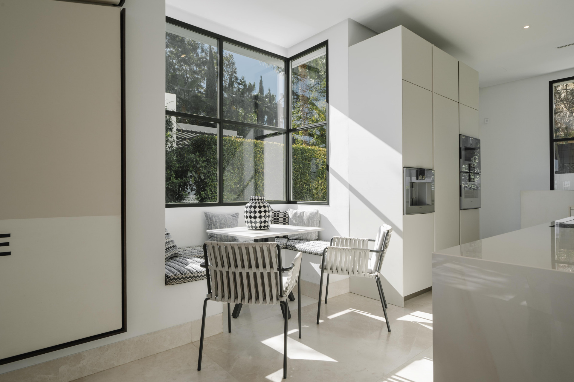 Exclusive 6-bed elegant villa with unmatched sea views in Los Flamingos in Benahavis