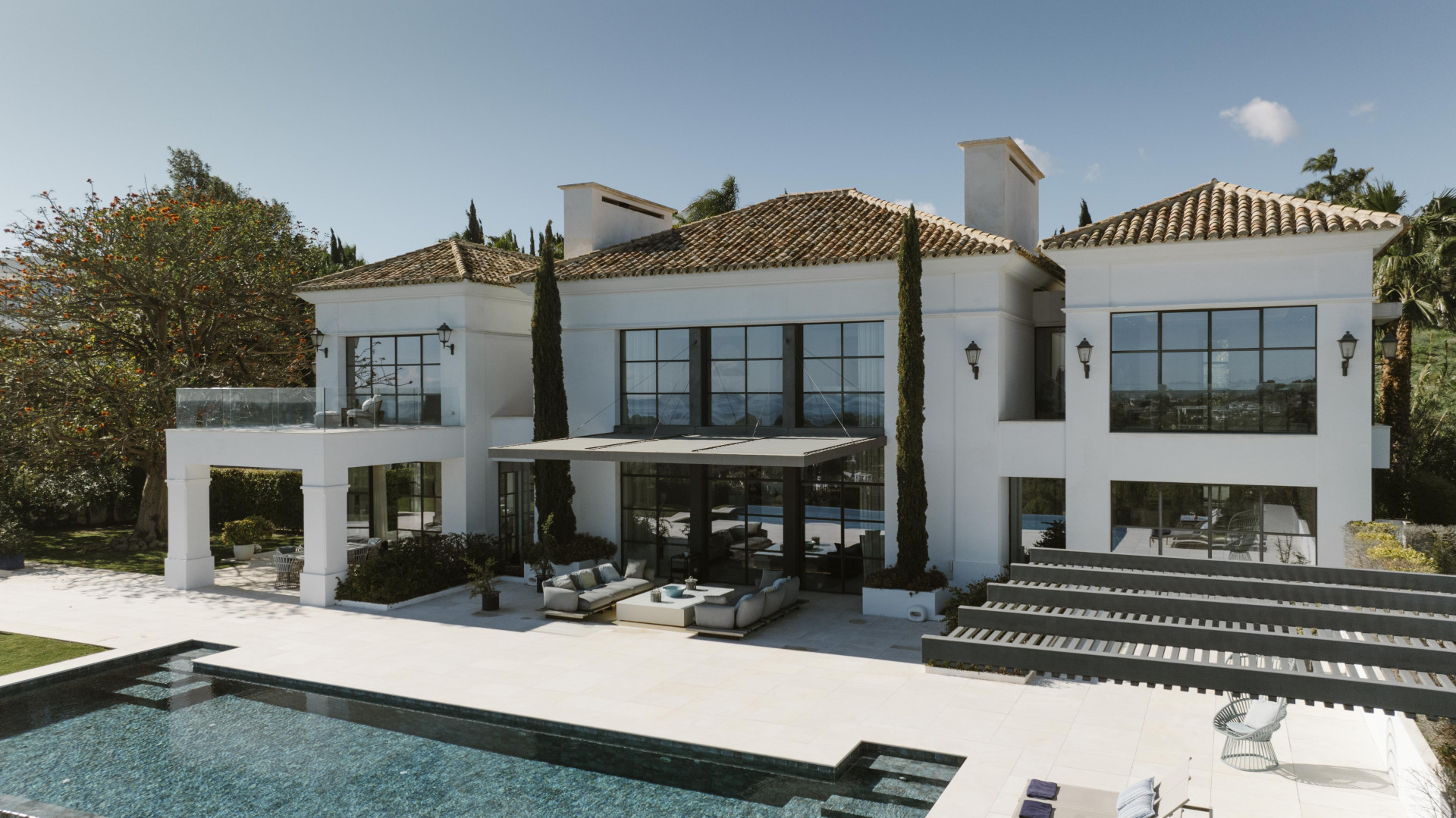 Exclusive 6-bed elegant villa with unmatched sea views in Los Flamingos in Benahavis
