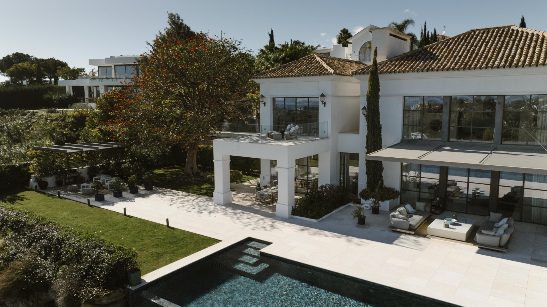 Exclusive 6-bed elegant villa with unmatched sea views in Los Flamingos in Benahavis