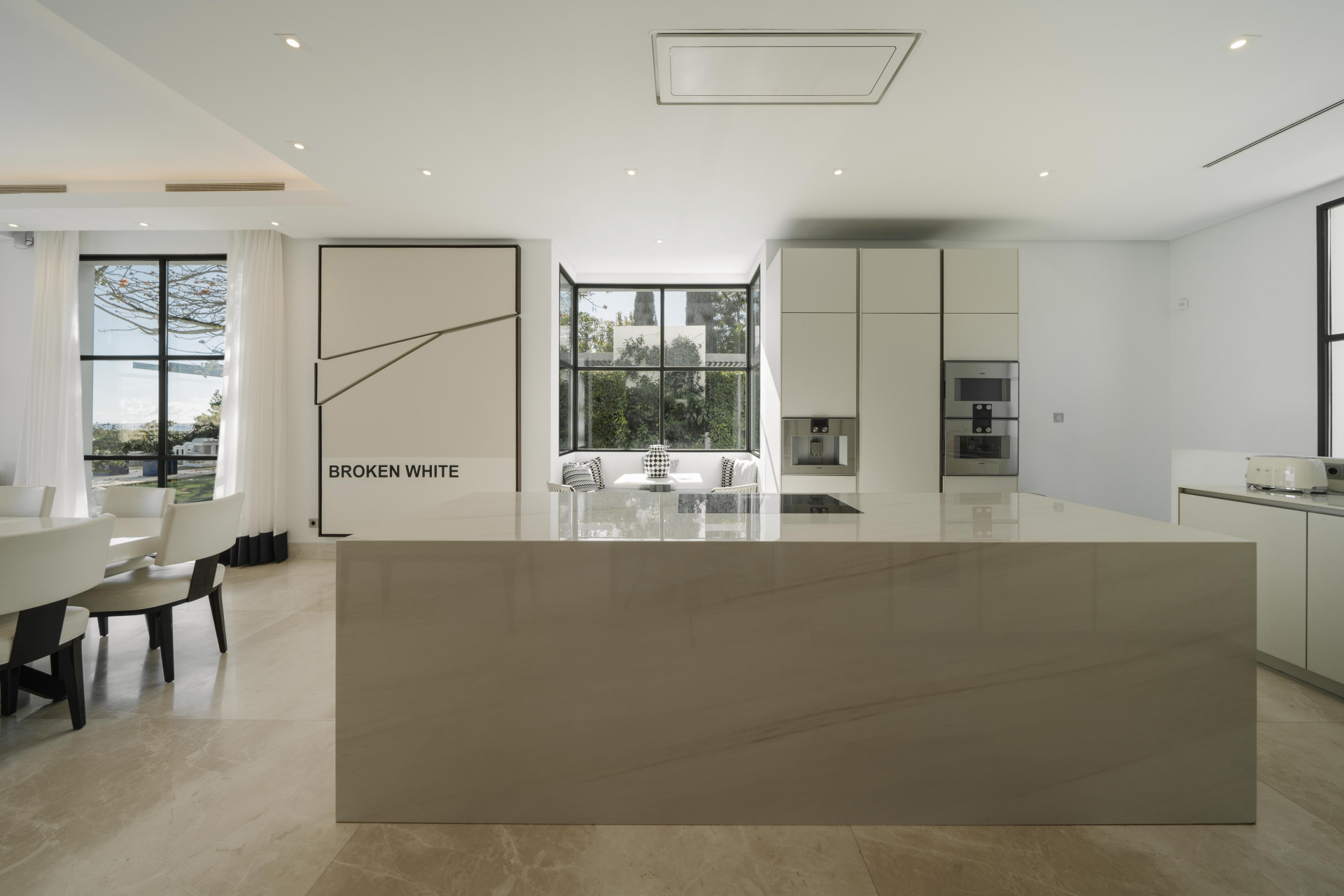 Exclusive 6-bed elegant villa with unmatched sea views in Los Flamingos in Benahavis