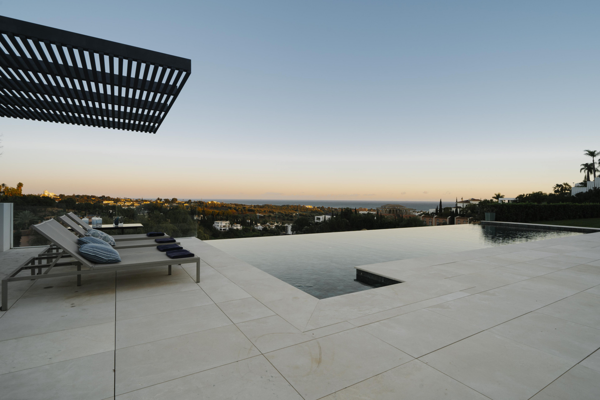 Exclusive 6-bed elegant villa with unmatched sea views in Los Flamingos in Benahavis