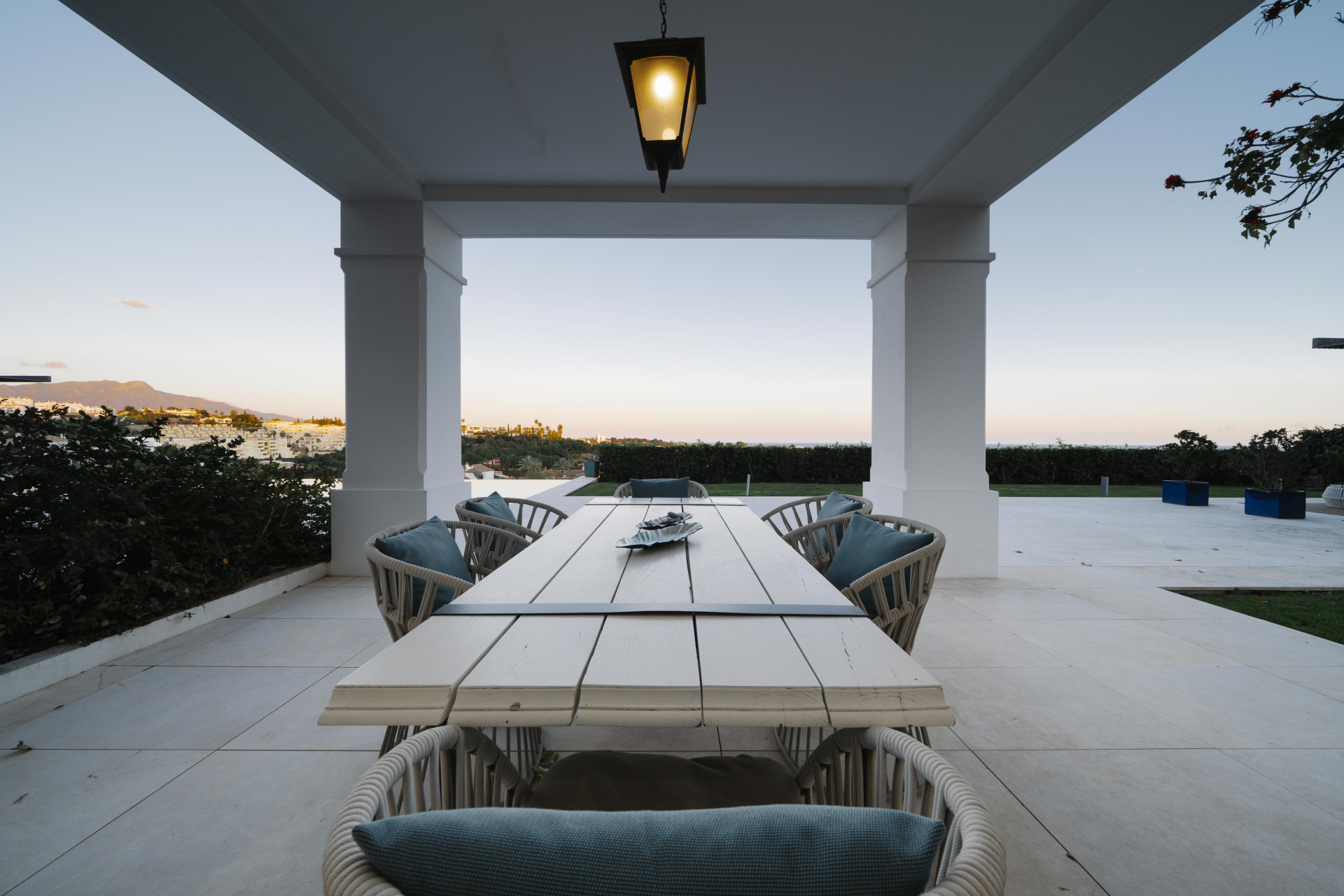 Exclusive 6-bed elegant villa with unmatched sea views in Los Flamingos in Benahavis