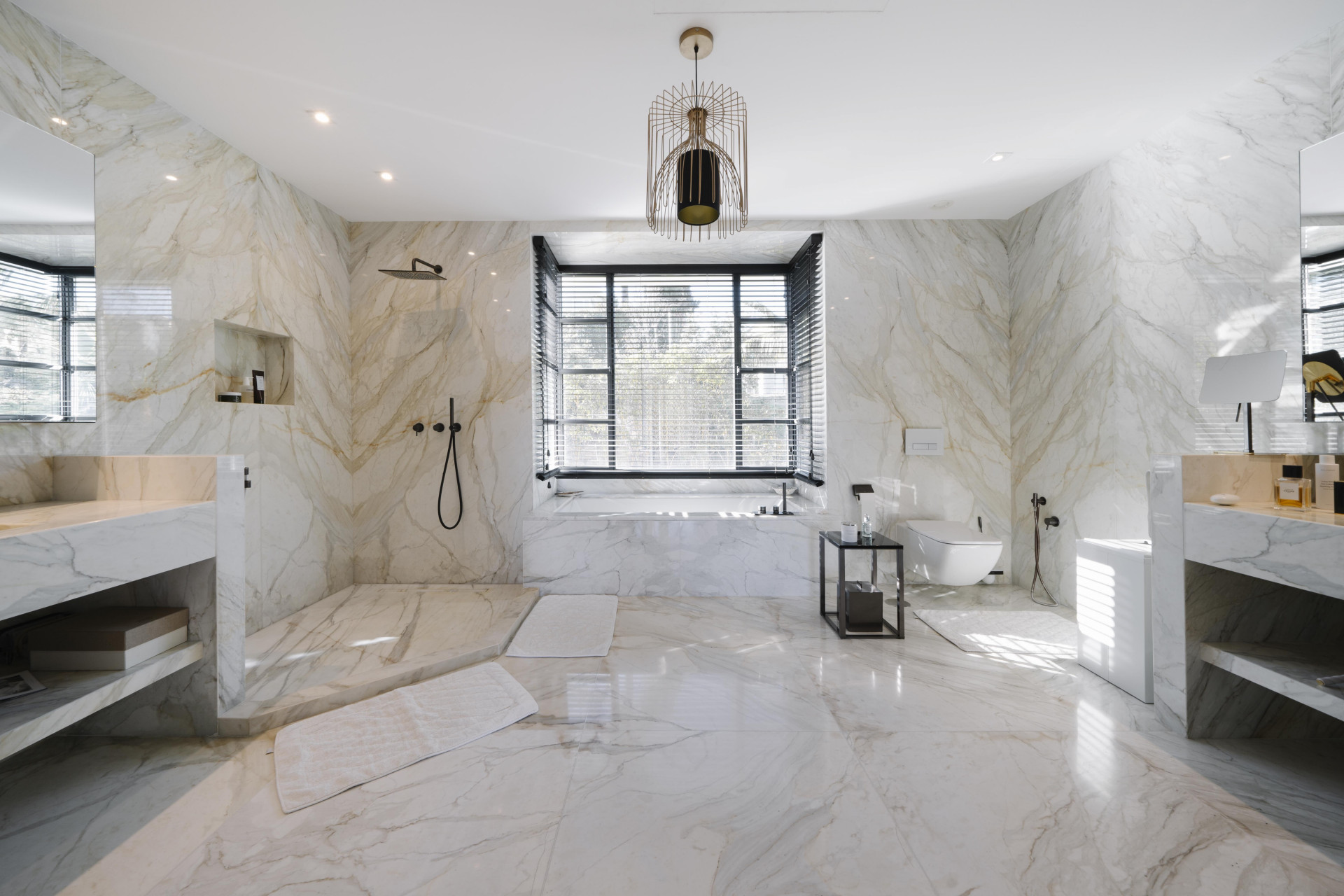 Exclusive 6-bed elegant villa with unmatched sea views in Los Flamingos in Benahavis