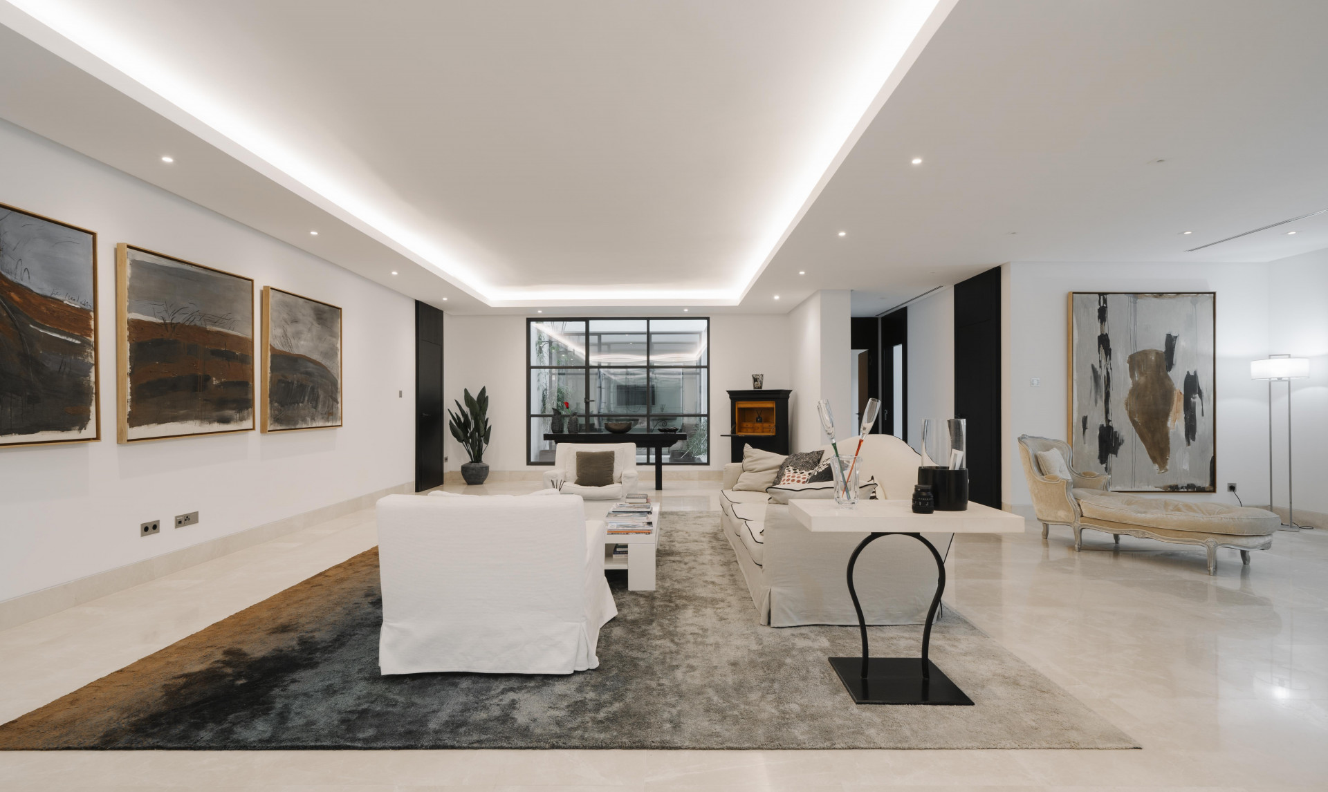 Exclusive 6-bed elegant villa with unmatched sea views in Los Flamingos in Benahavis