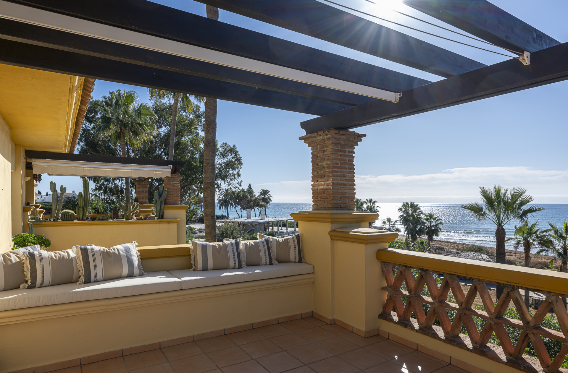 Exquisite beachfront 3 bed apartment in Río Real Playa in Marbella