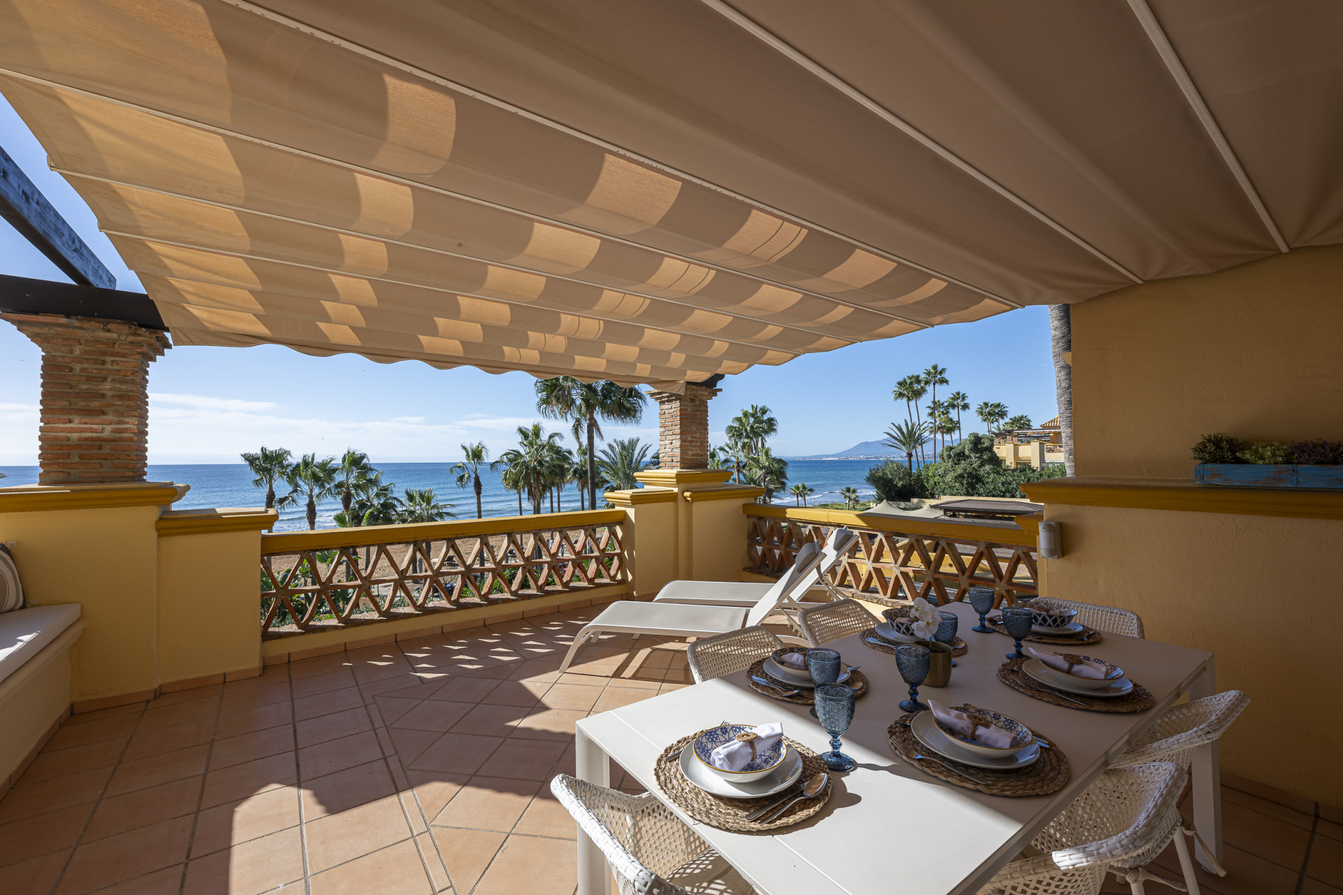 Exquisite beachfront 3 bed apartment in Río Real Playa in Marbella