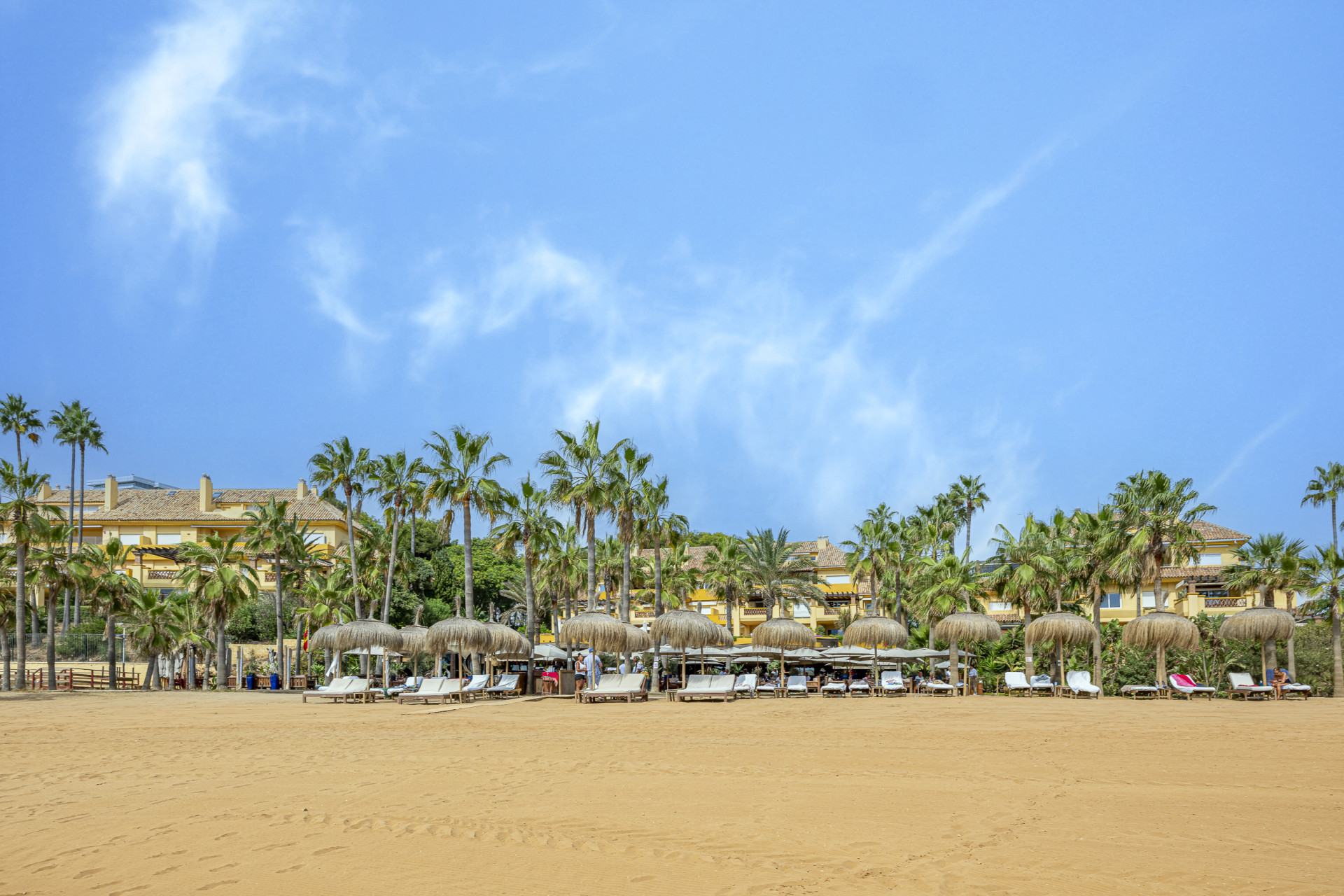 Exquisite beachfront 3 bed apartment in Río Real Playa in Marbella