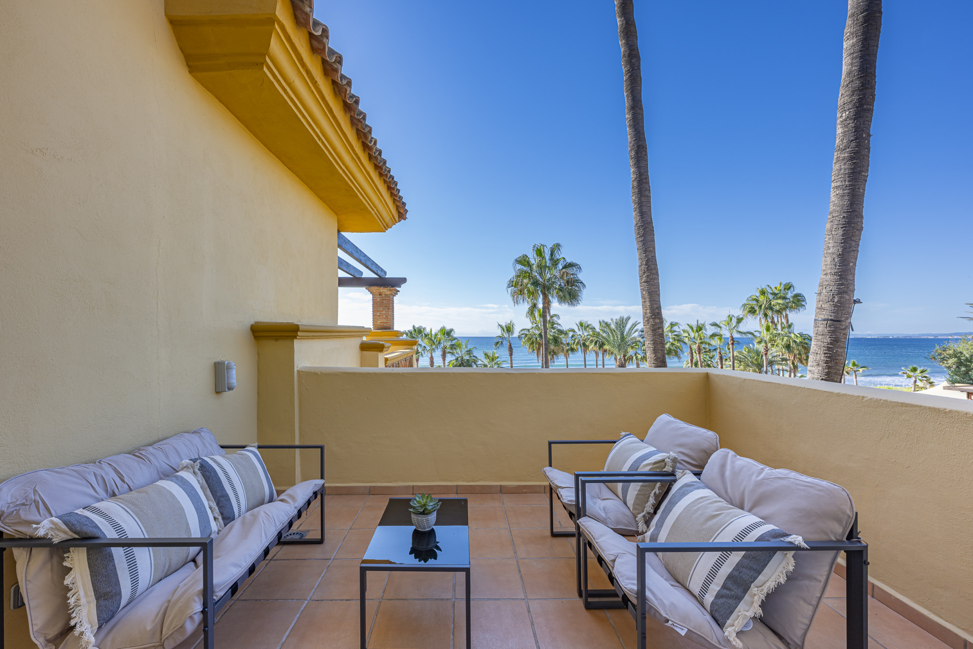 Exquisite beachfront 3 bed apartment in Río Real Playa in Marbella