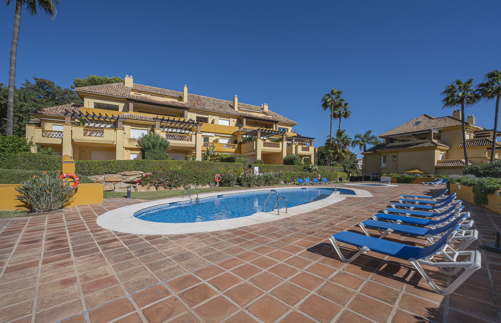 Exquisite beachfront 3 bed apartment in Río Real Playa in Marbella