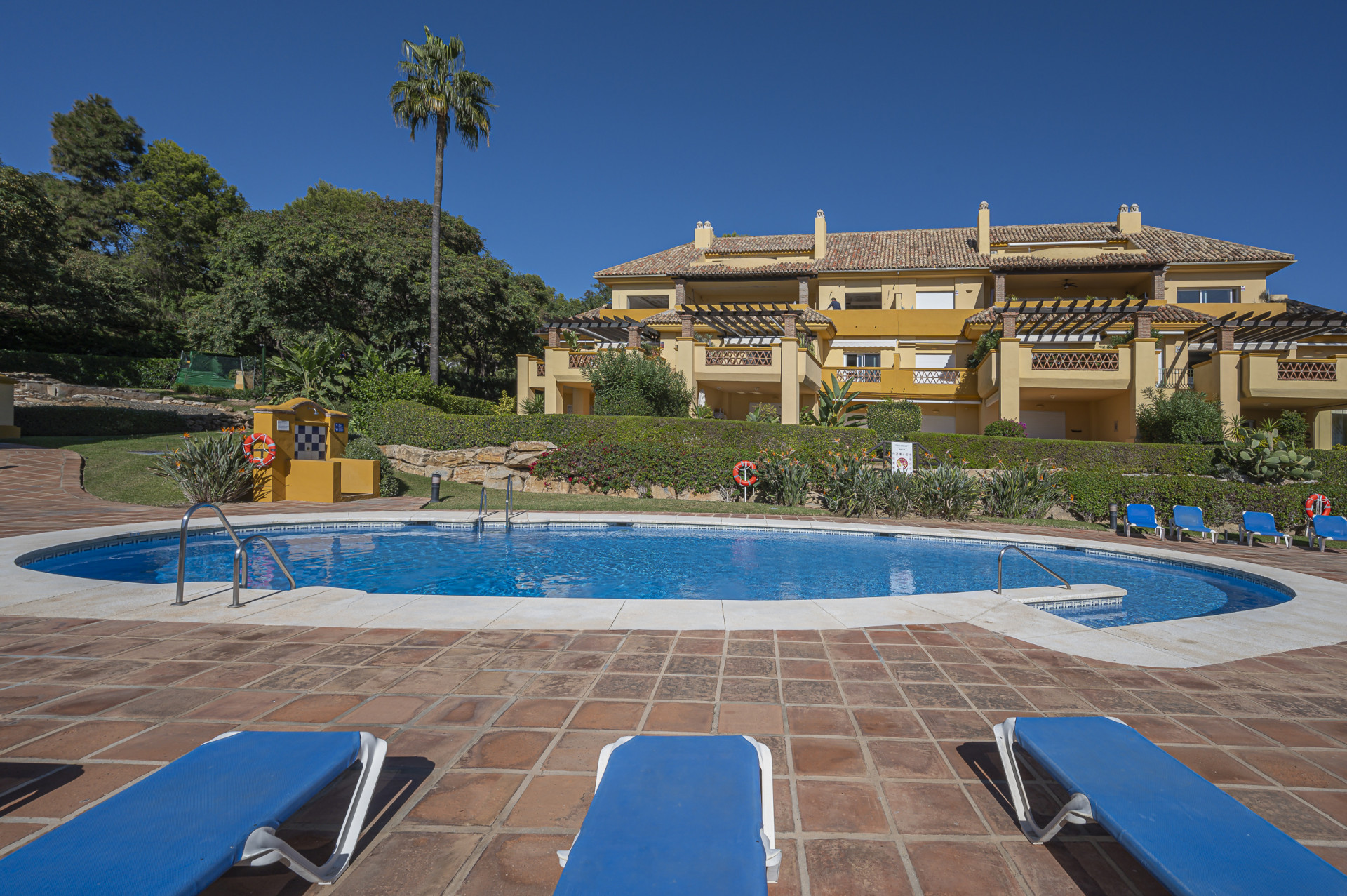 Exquisite beachfront 3 bed apartment in Río Real Playa in Marbella