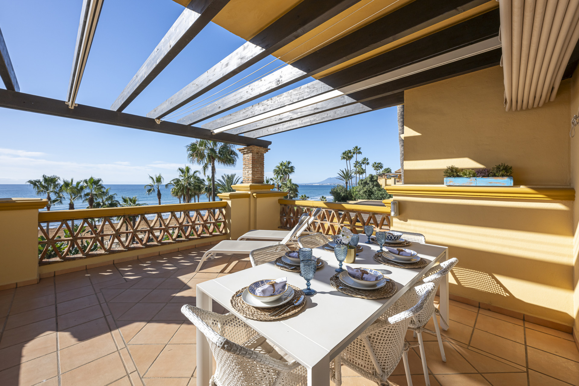 Exquisite beachfront 3 bed apartment in Río Real Playa in Marbella