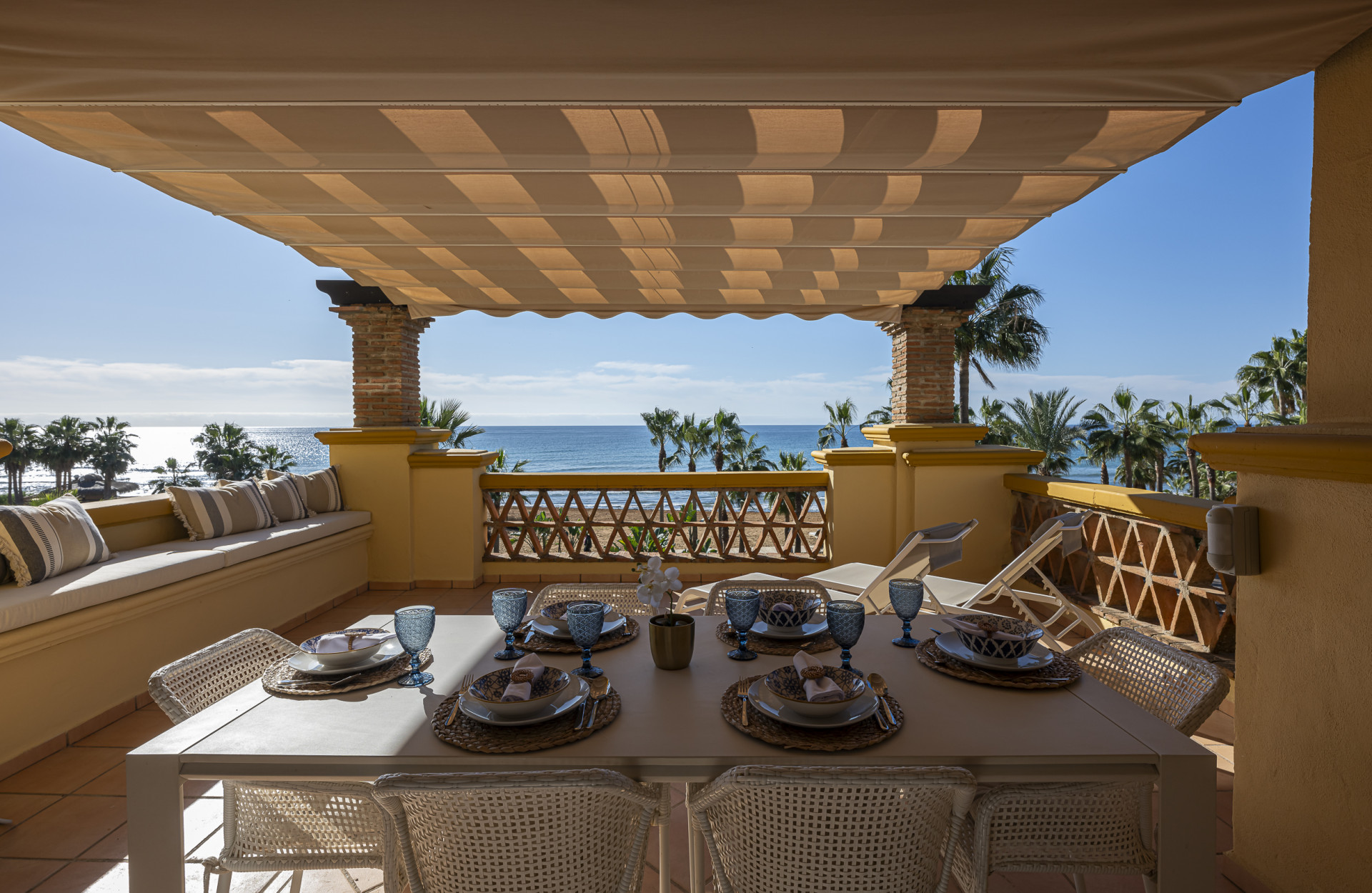 Exquisite beachfront 3 bed apartment in Río Real Playa in Marbella