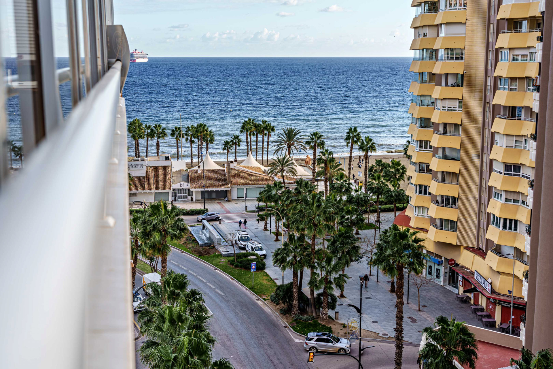 Exclusive second-line beach flat with sea views in La Malagueta in La Caleta