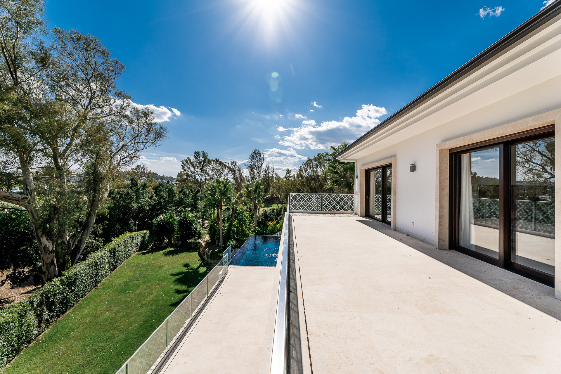 Impressive frontline golf villa in Los Naranjos Nueva Andalucía in Nueva Andalucia