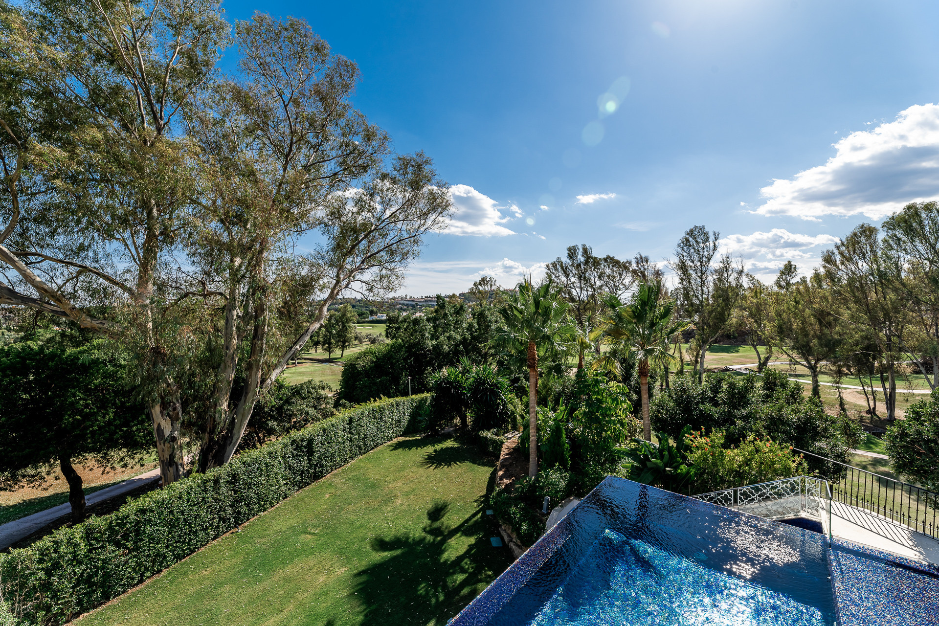 Impressive frontline golf villa in Los Naranjos Nueva Andalucía in Nueva Andalucia