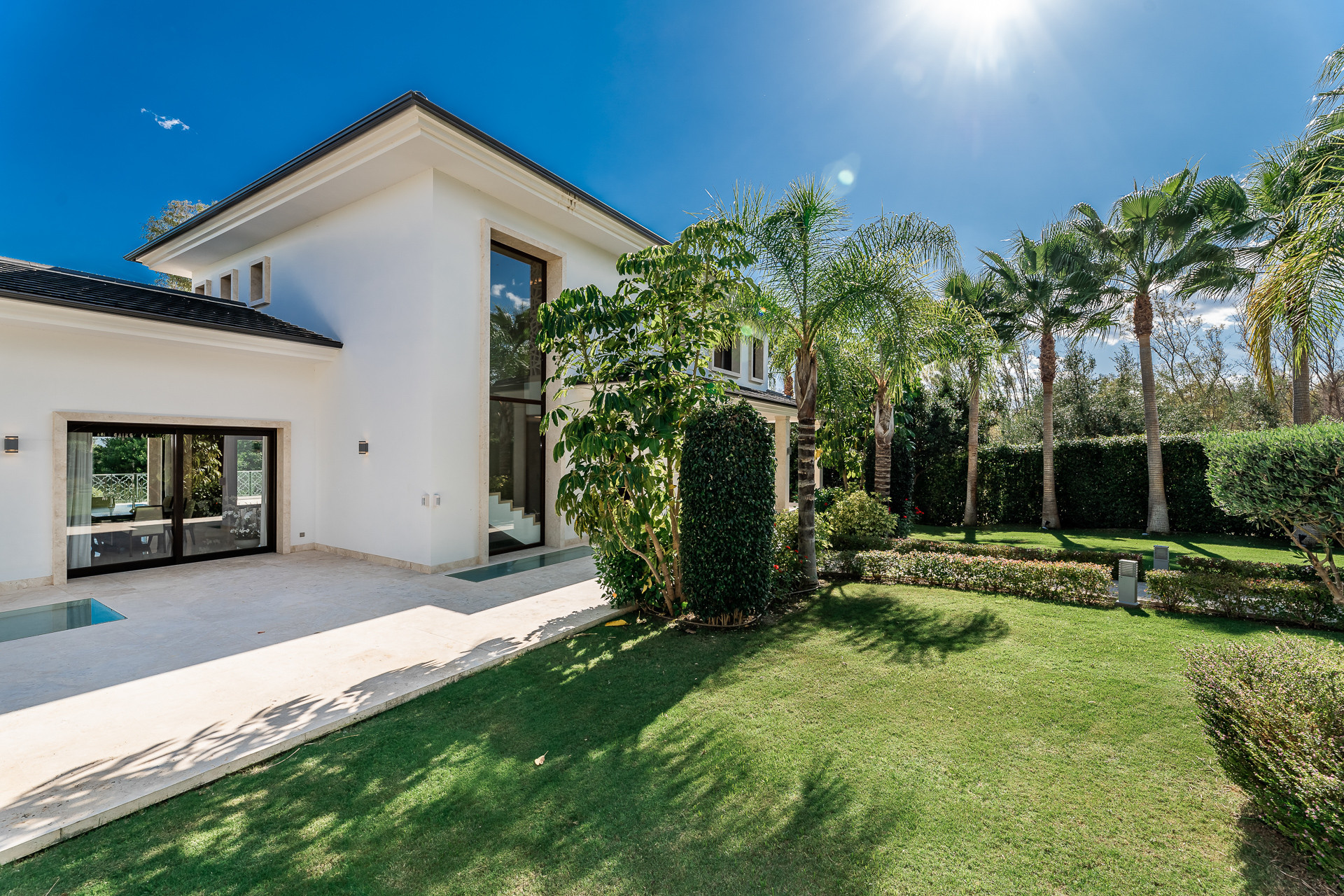 Impressive frontline golf villa in Los Naranjos Nueva Andalucía in Nueva Andalucia