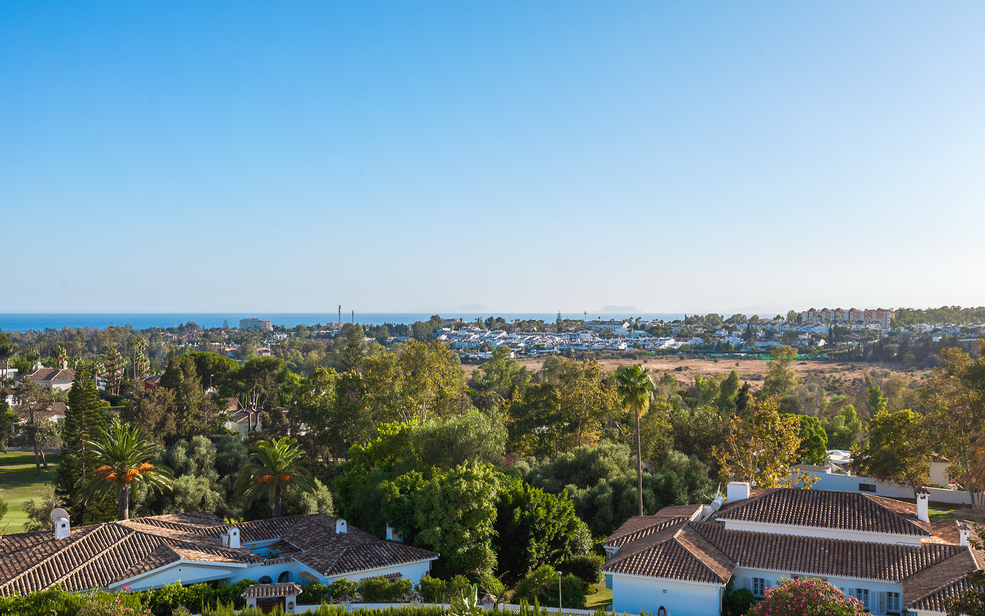 Huge penthouse at golf course in Guadalmina Alta in San Pedro de Alcantara