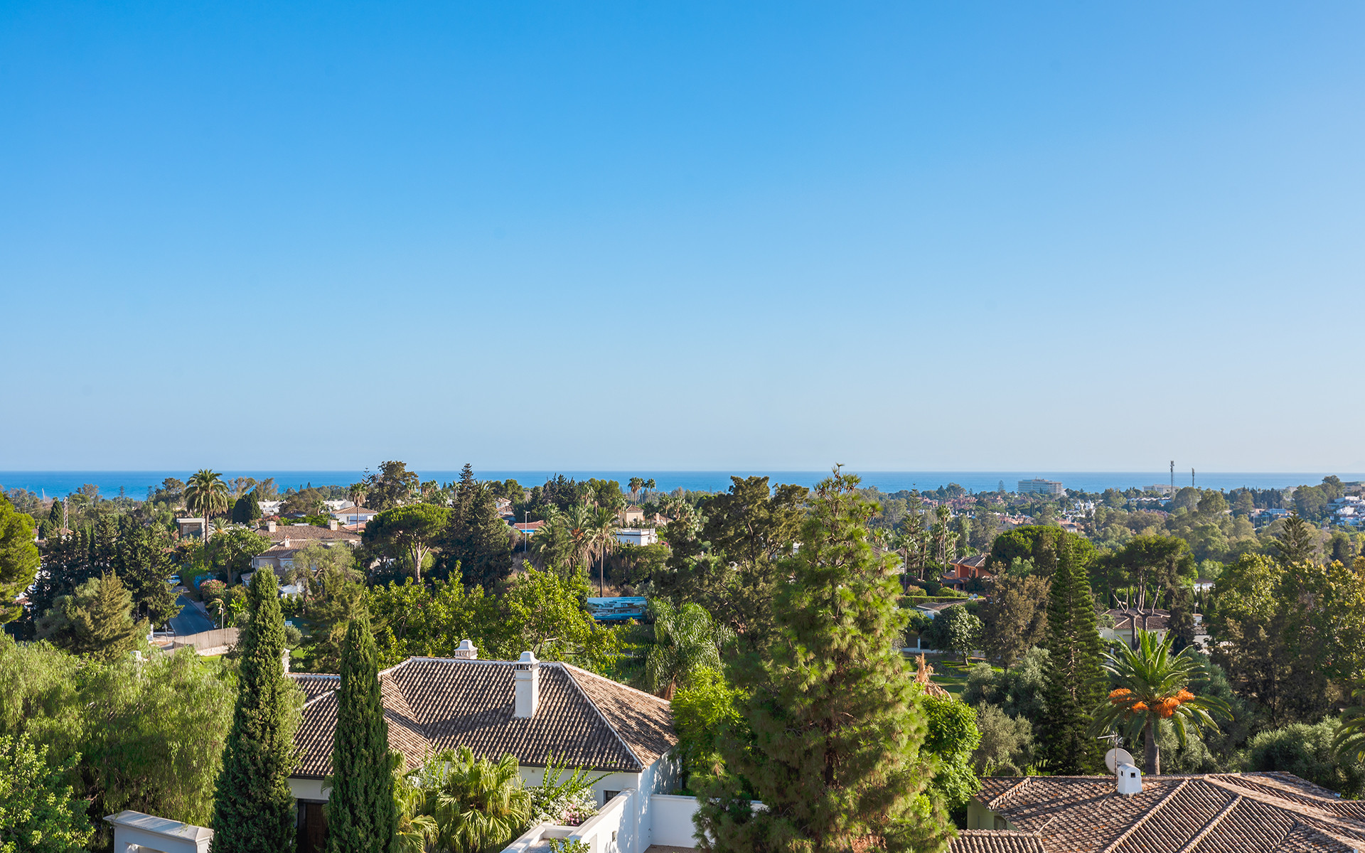 Huge penthouse at golf course in Guadalmina Alta in San Pedro de Alcantara