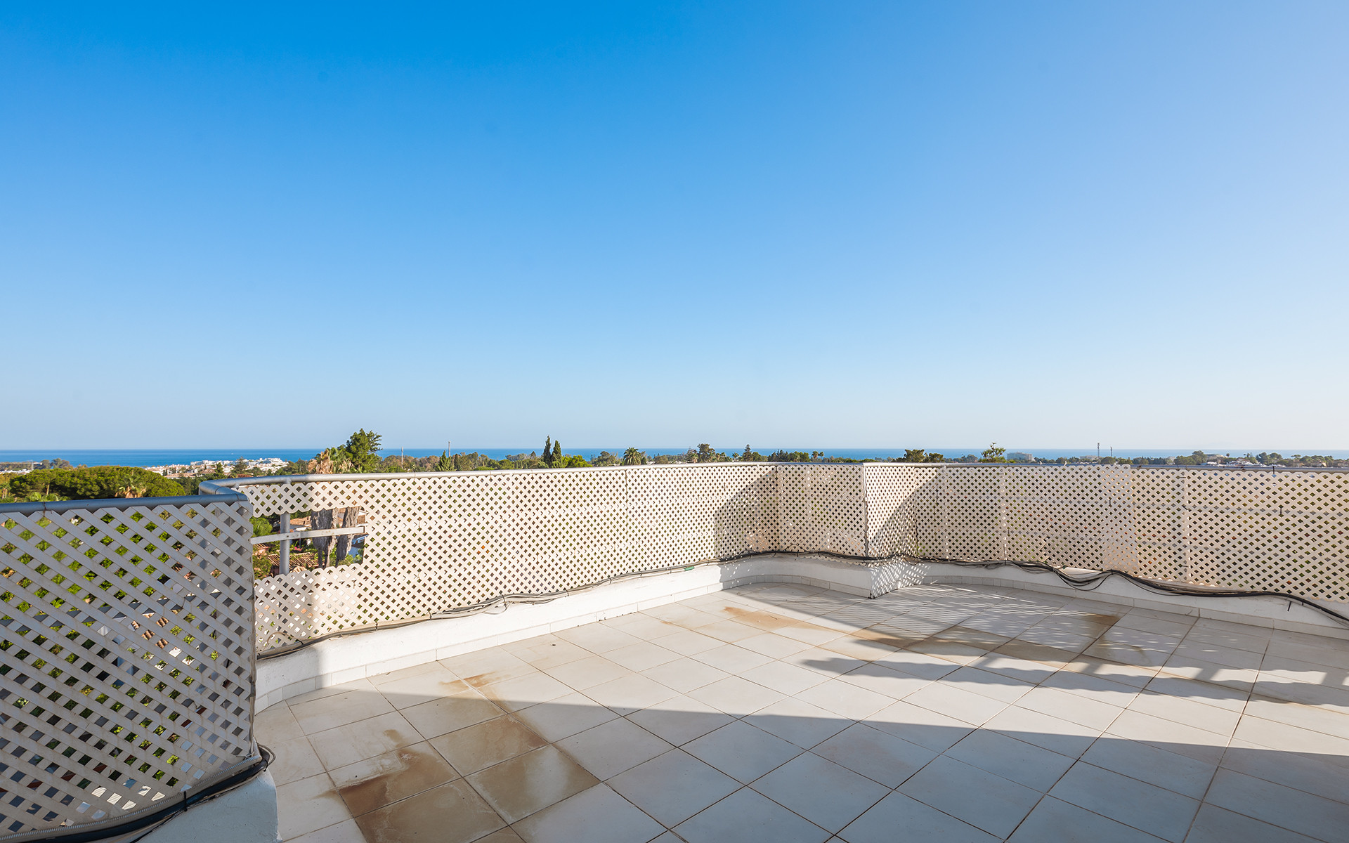 Huge penthouse at golf course in Guadalmina Alta in San Pedro de Alcantara