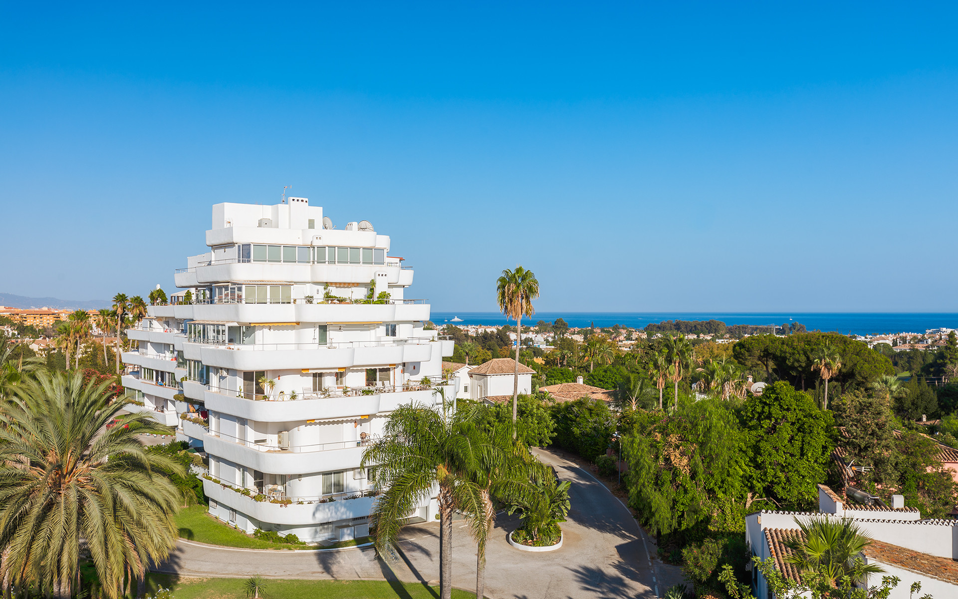 Huge penthouse at golf course in Guadalmina Alta in San Pedro de Alcantara