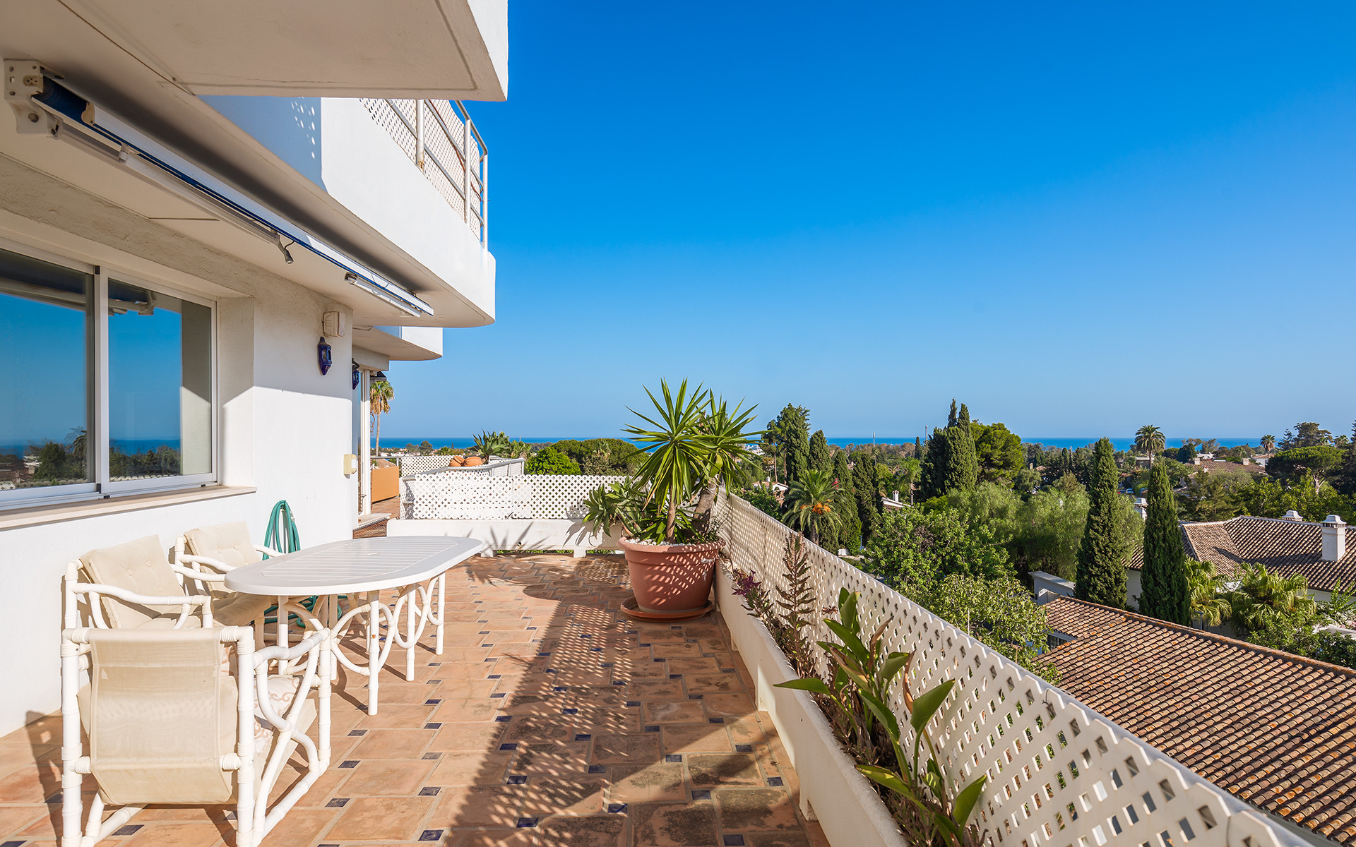 Huge penthouse at golf course in Guadalmina Alta in San Pedro de Alcantara