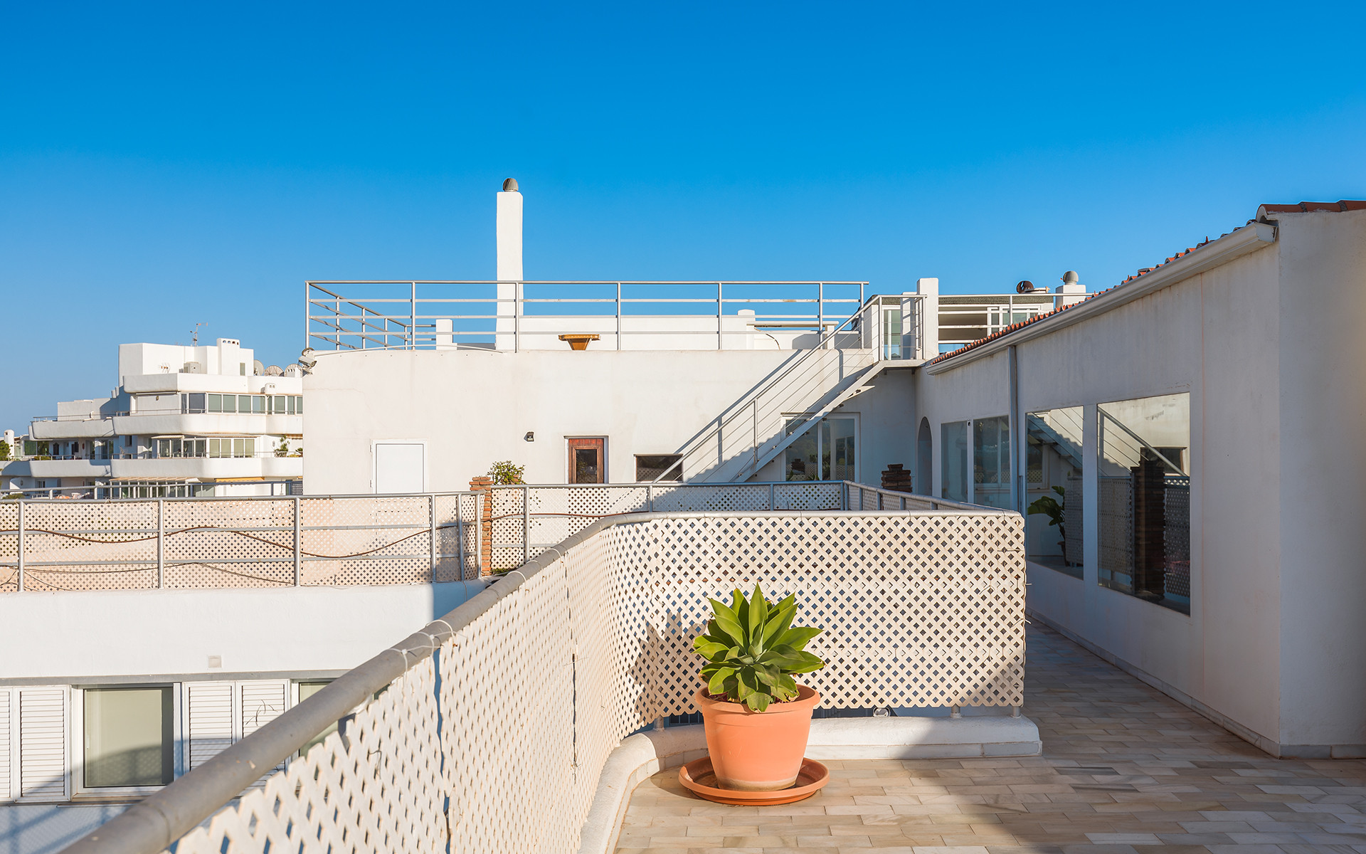 Huge penthouse at golf course in Guadalmina Alta in San Pedro de Alcantara