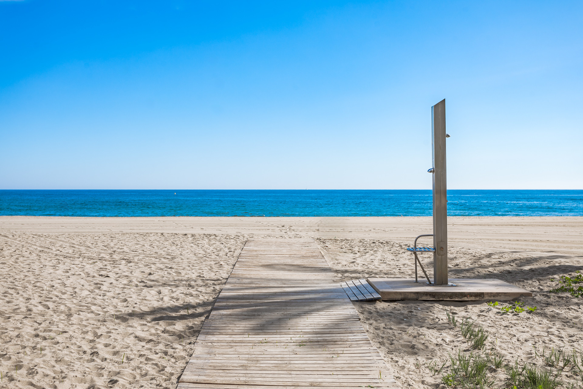 Large apartment in beachfront complex in Puerto Banús in Marbella