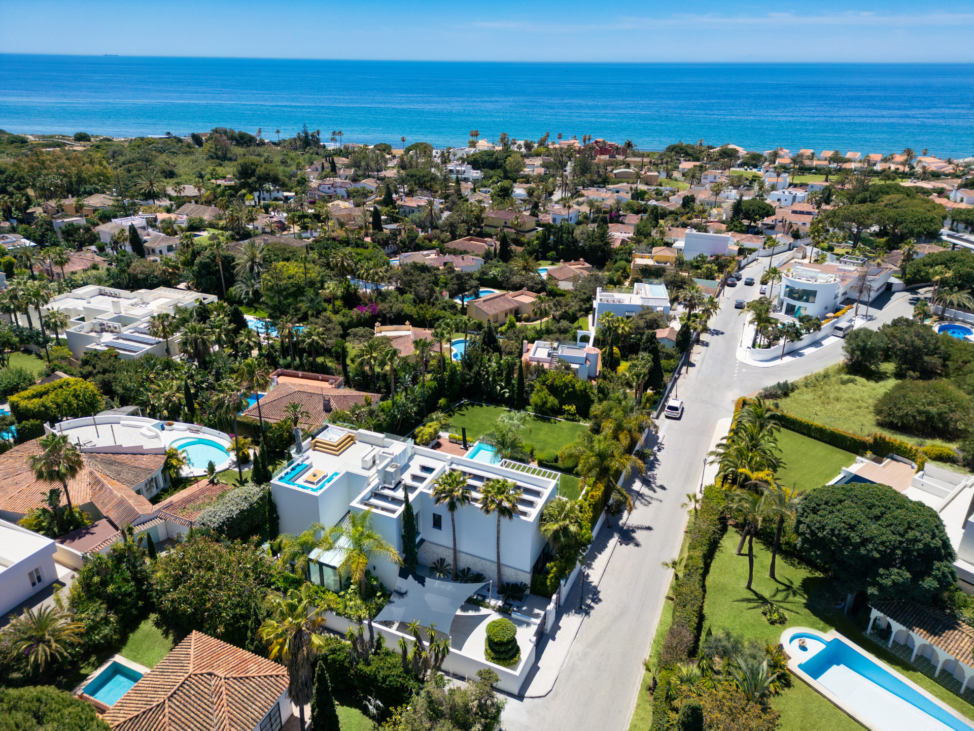 Distinguisted villa with fantastic views to the golf course in Los Naranjos in Marbella Este