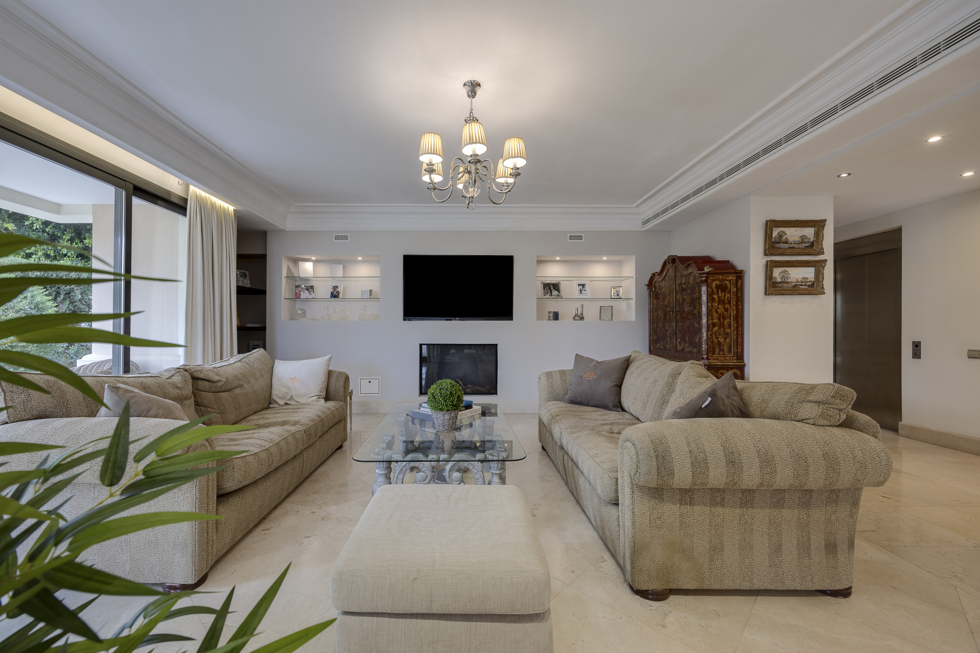 Beachside apartment 3 bedroom south west facing in Los Monteros. in Marbella