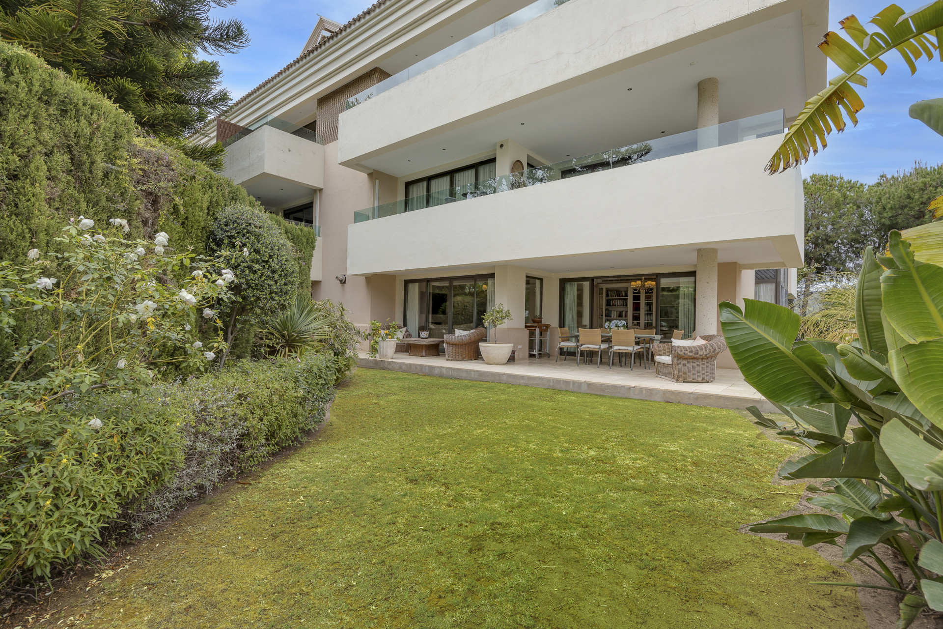 Beachside apartment 3 bedroom south west facing in Los Monteros. in Marbella