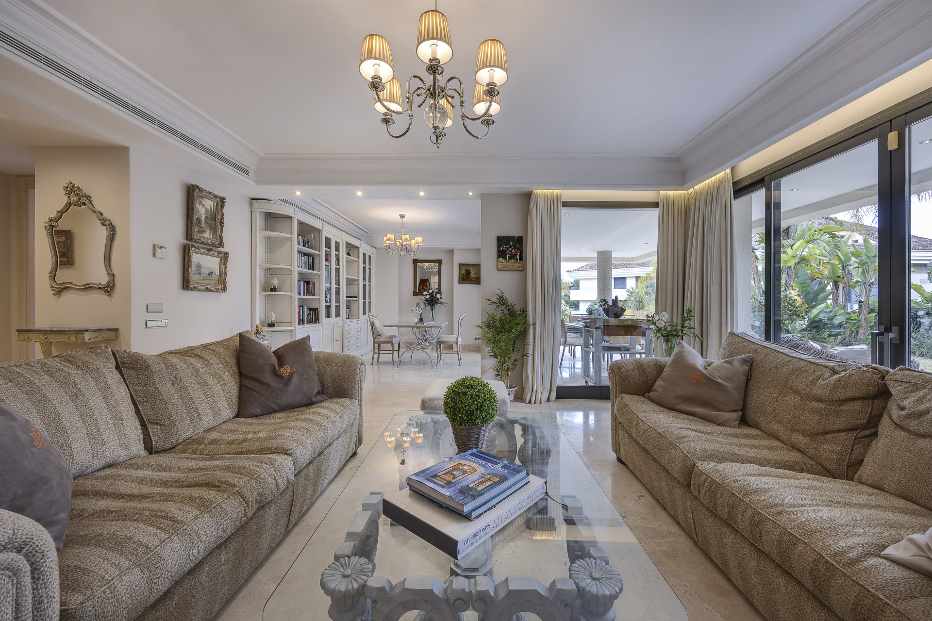 Beachside apartment 3 bedroom south west facing in Los Monteros. in Marbella