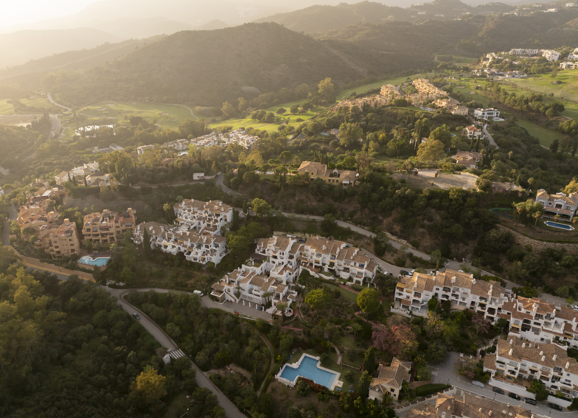 Luxurious Three-Bedroom Apartment in Puerto del Almendro in Benahavis