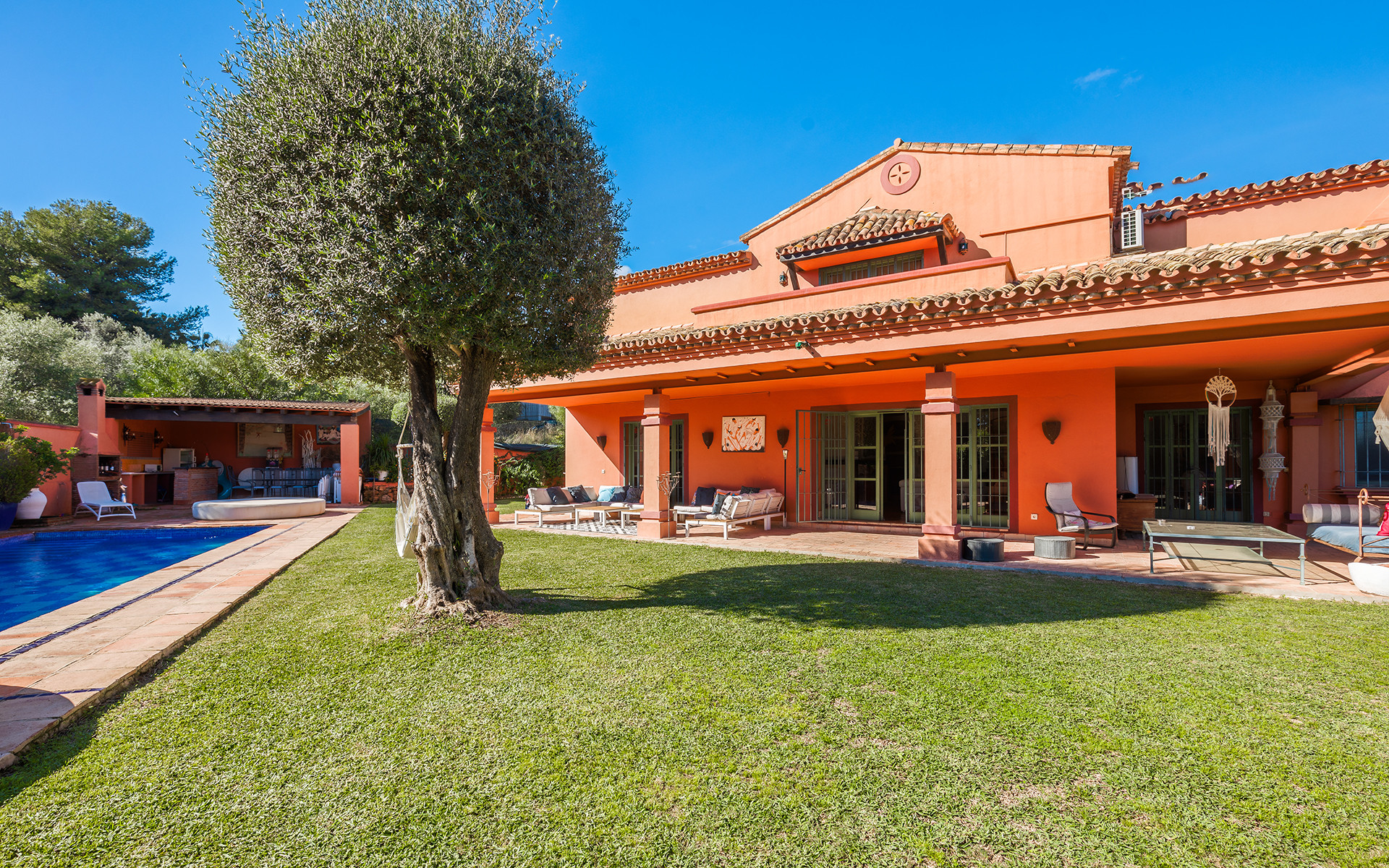 Villa for sale in <i>La Dama de Noche, </i>Nueva Andalucia