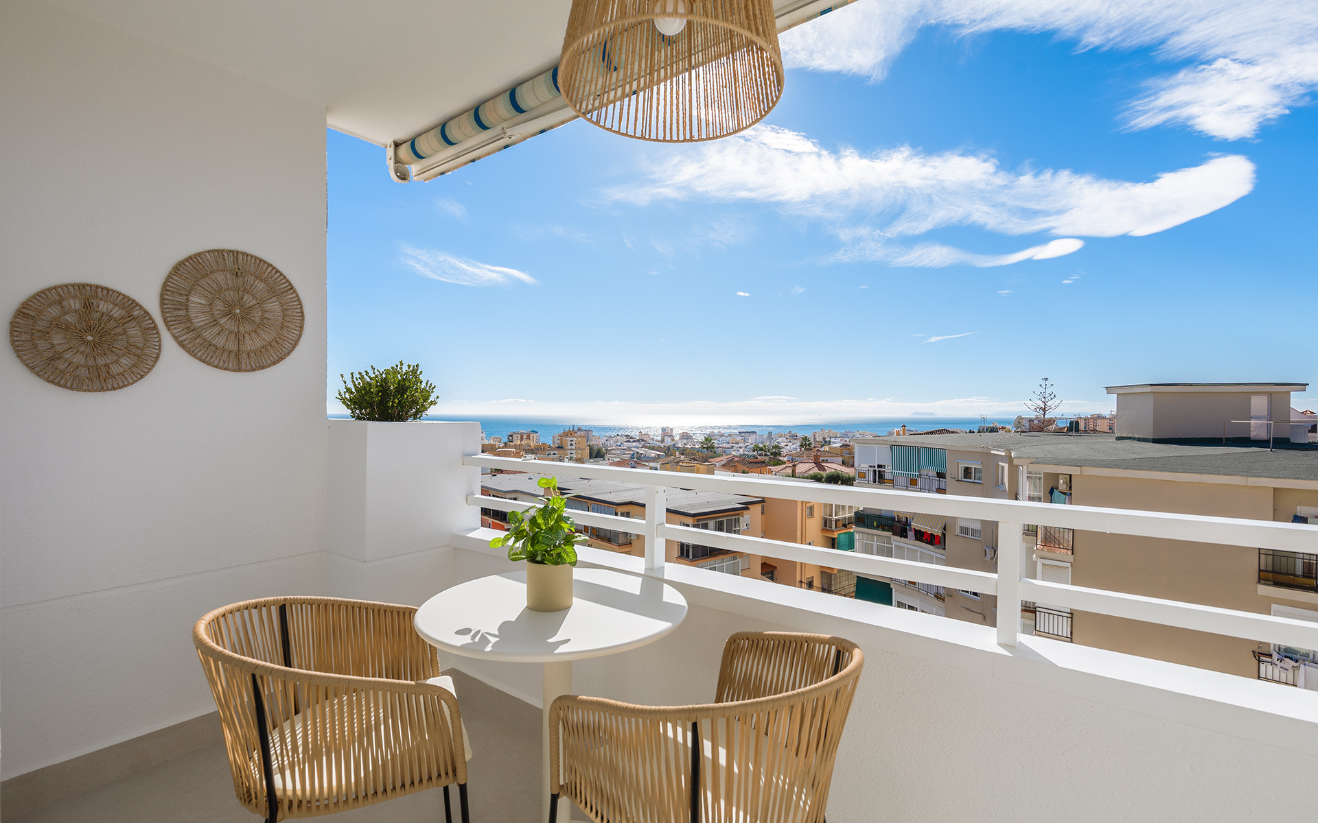 Modern volledig gerenoveerd appartement met zeezicht nabij La Cañada in Marbella