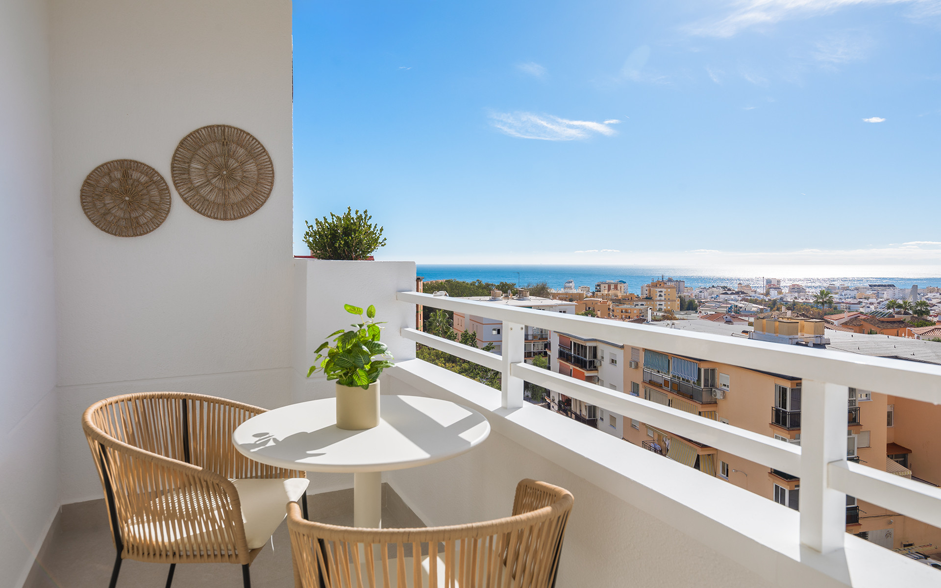 Modern volledig gerenoveerd appartement met zeezicht nabij La Cañada in Marbella