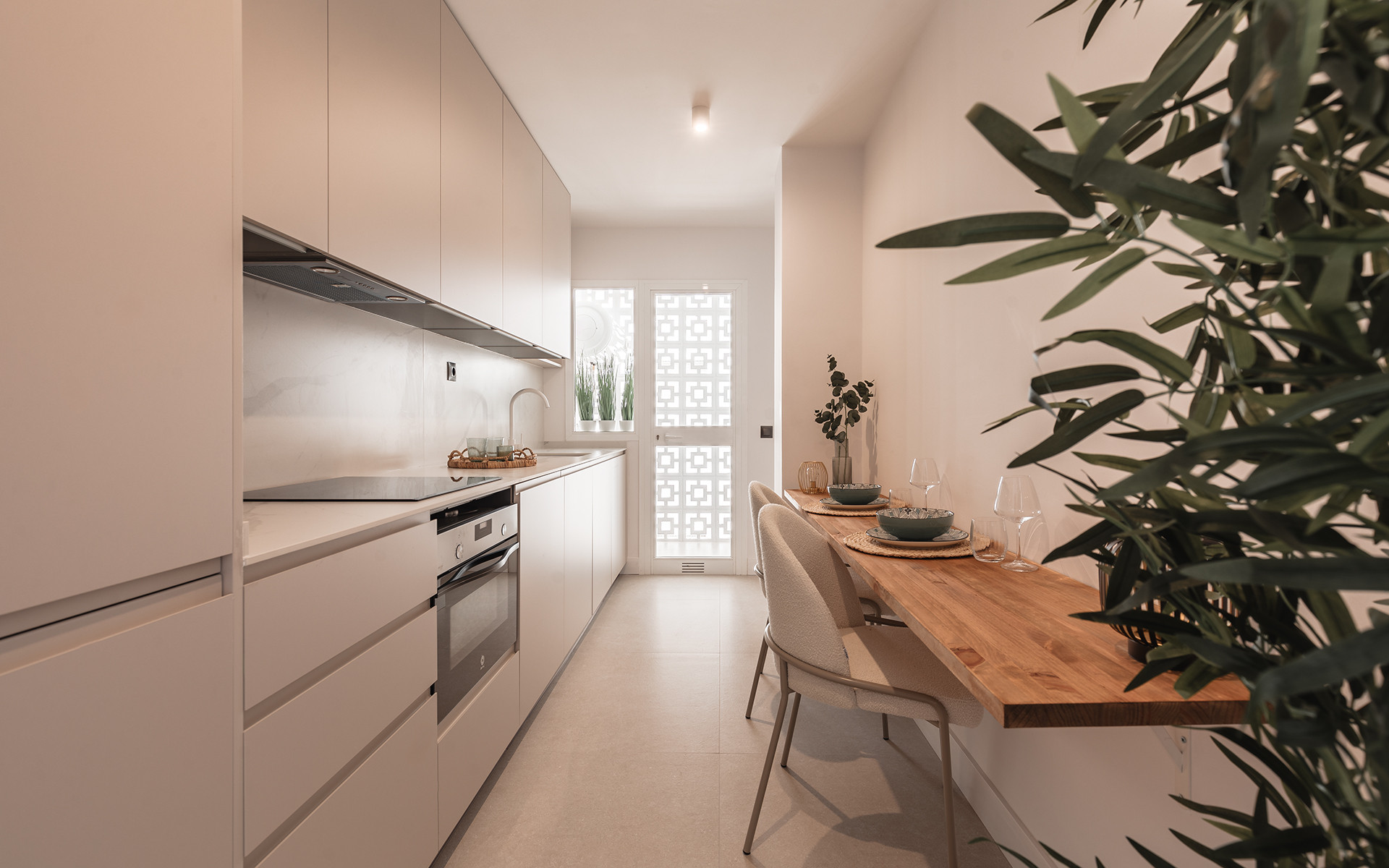 Modern volledig gerenoveerd appartement met zeezicht nabij La Cañada in Marbella