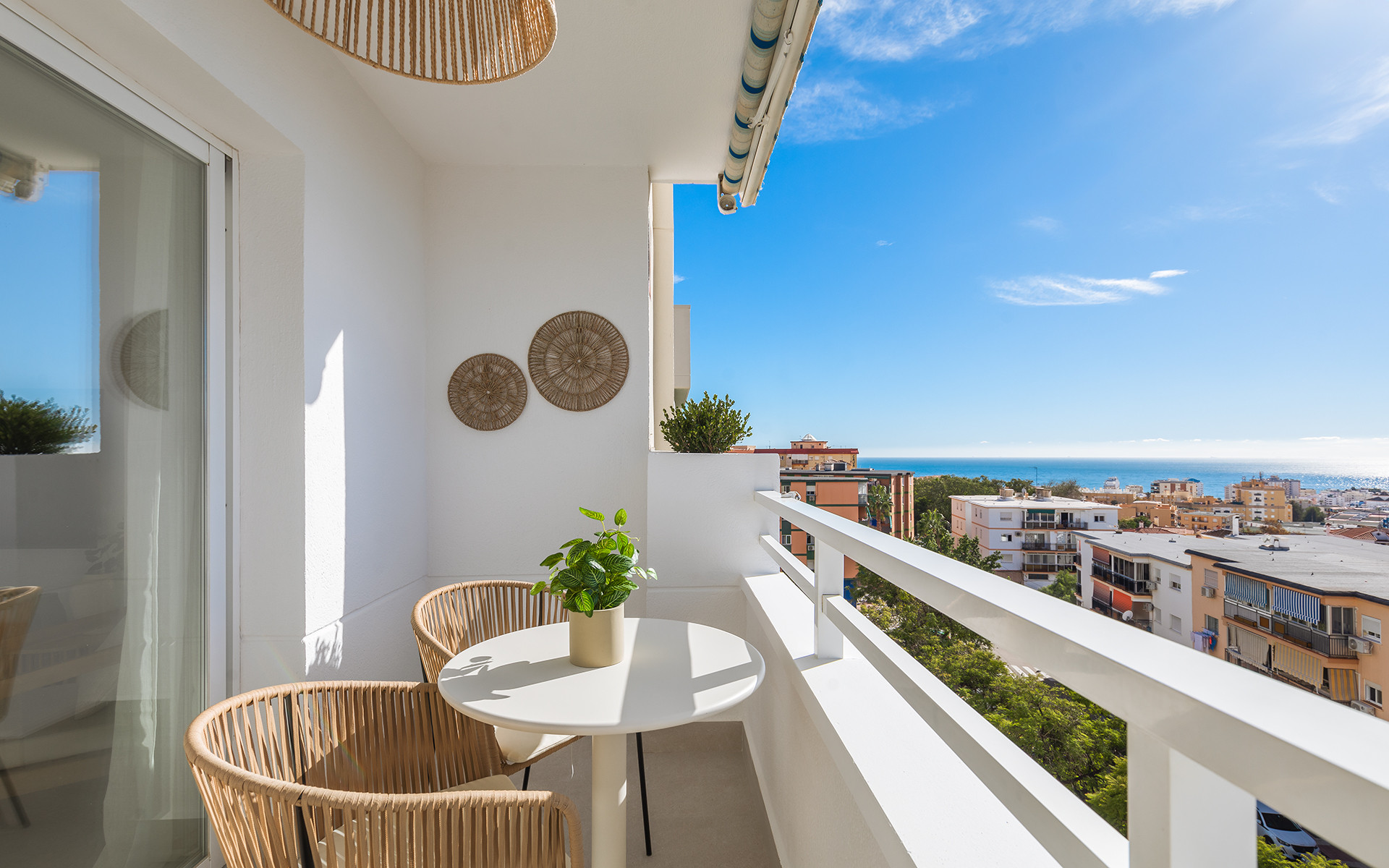 Modern volledig gerenoveerd appartement met zeezicht nabij La Cañada in Marbella