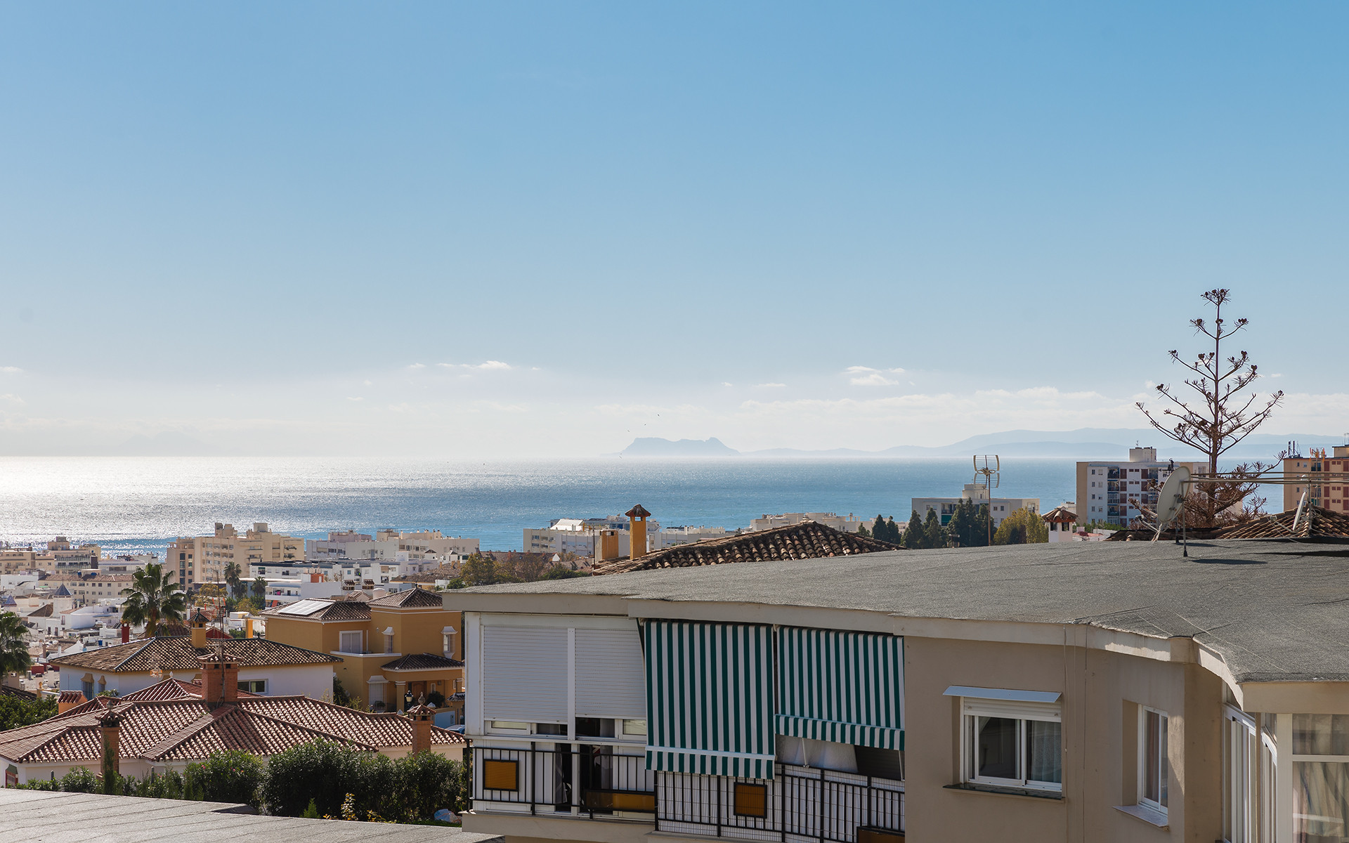 Modern volledig gerenoveerd appartement met zeezicht nabij La Cañada in Marbella