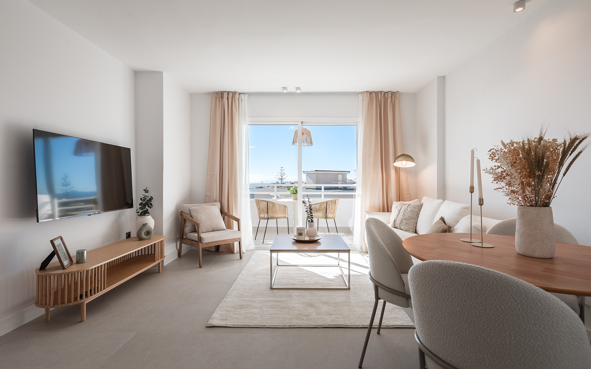 Modern volledig gerenoveerd appartement met zeezicht nabij La Cañada in Marbella