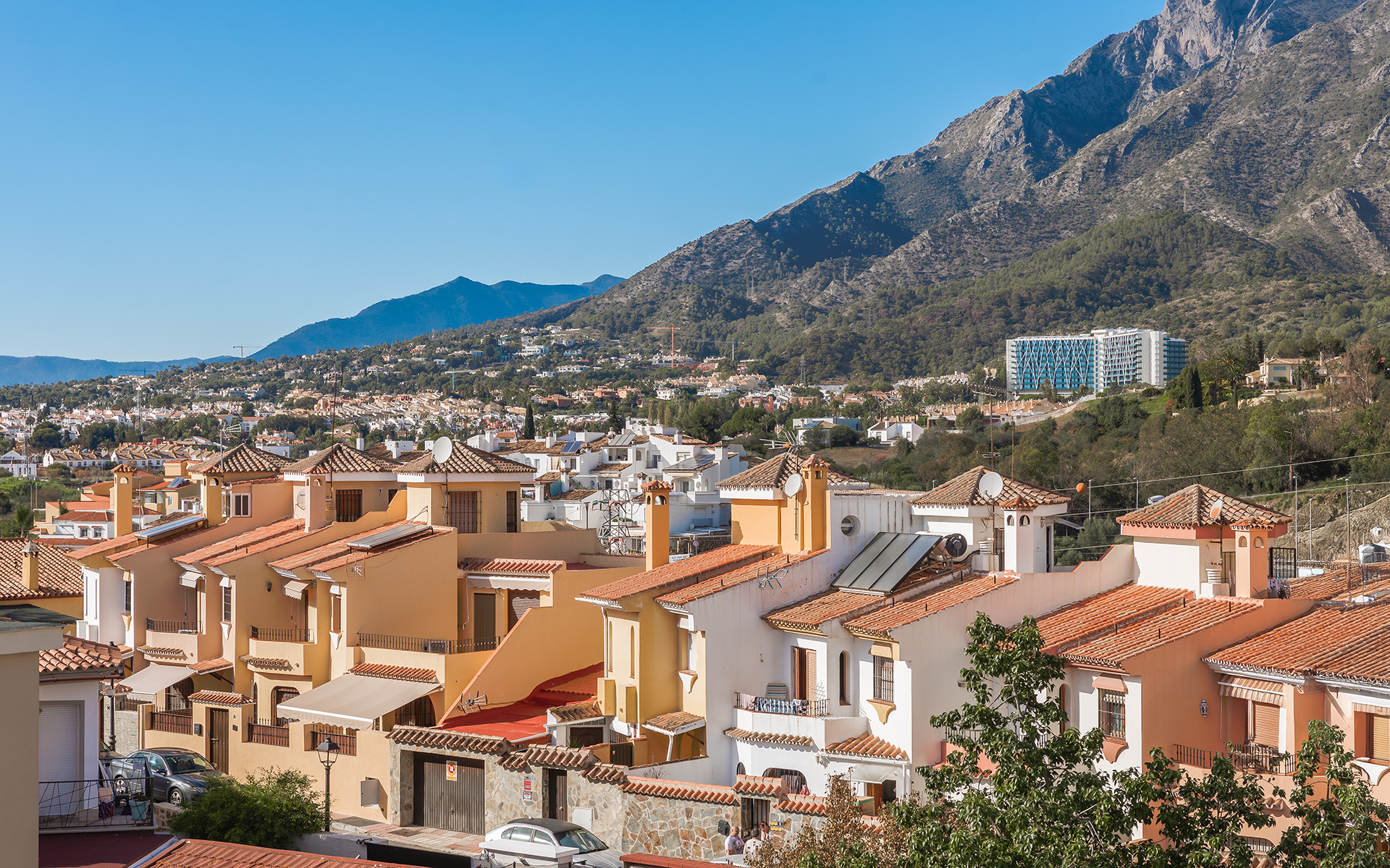 Modern volledig gerenoveerd appartement met zeezicht nabij La Cañada in Marbella