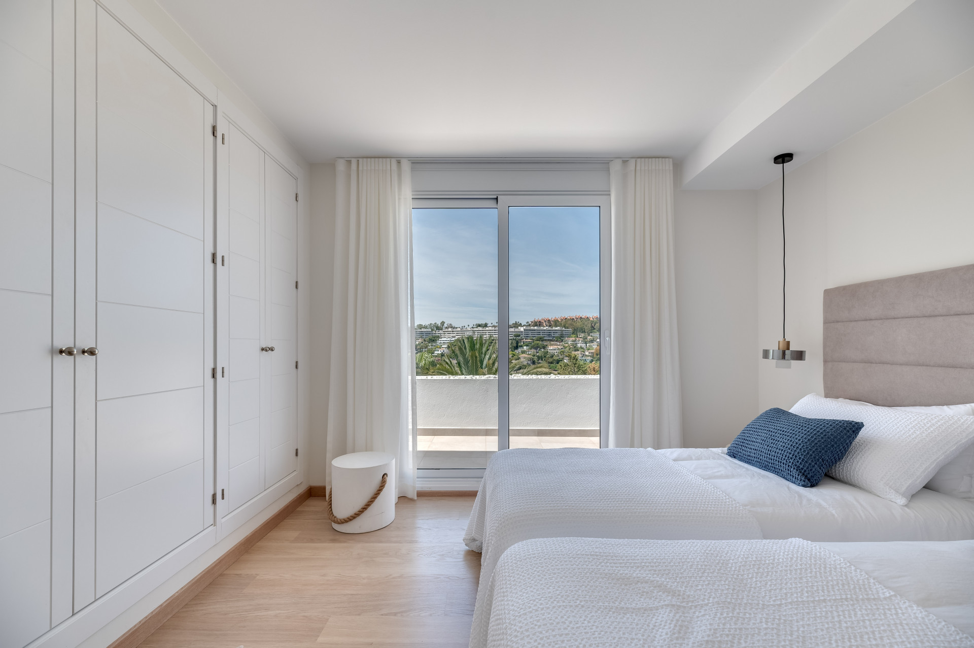 Renovated penthouse with 360º panoramic views in the prestigious Golf Valley in Nueva Andalucia