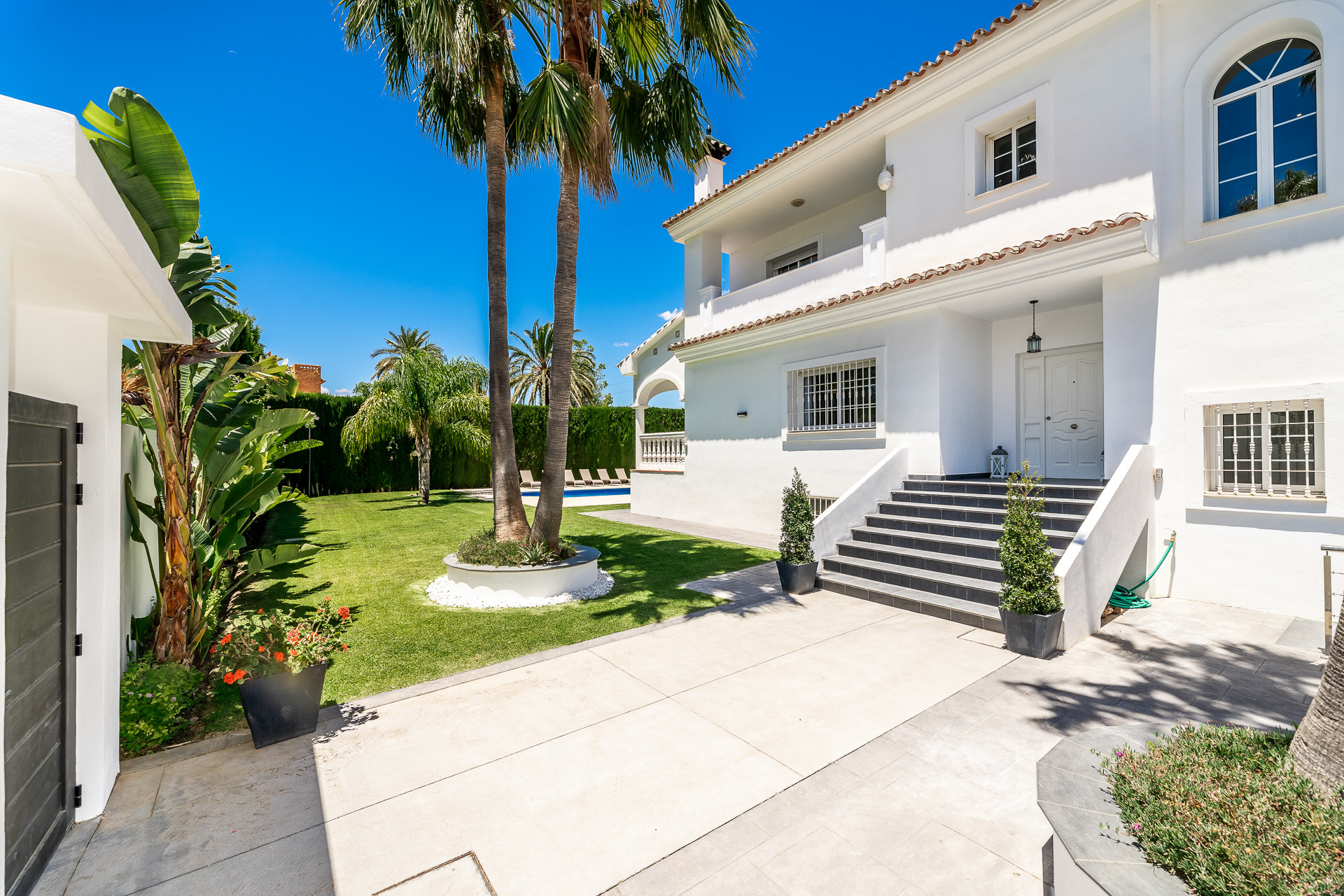 Family villa located in one of Marbella's most prestigious urbanisations in Nueva Andalucia