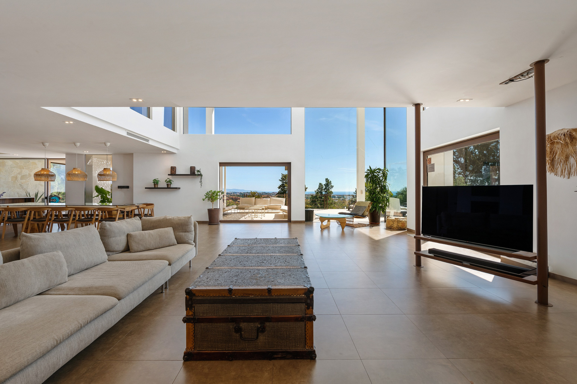 Contemporary villa with a high rental potential in La Alquería in Benahavis