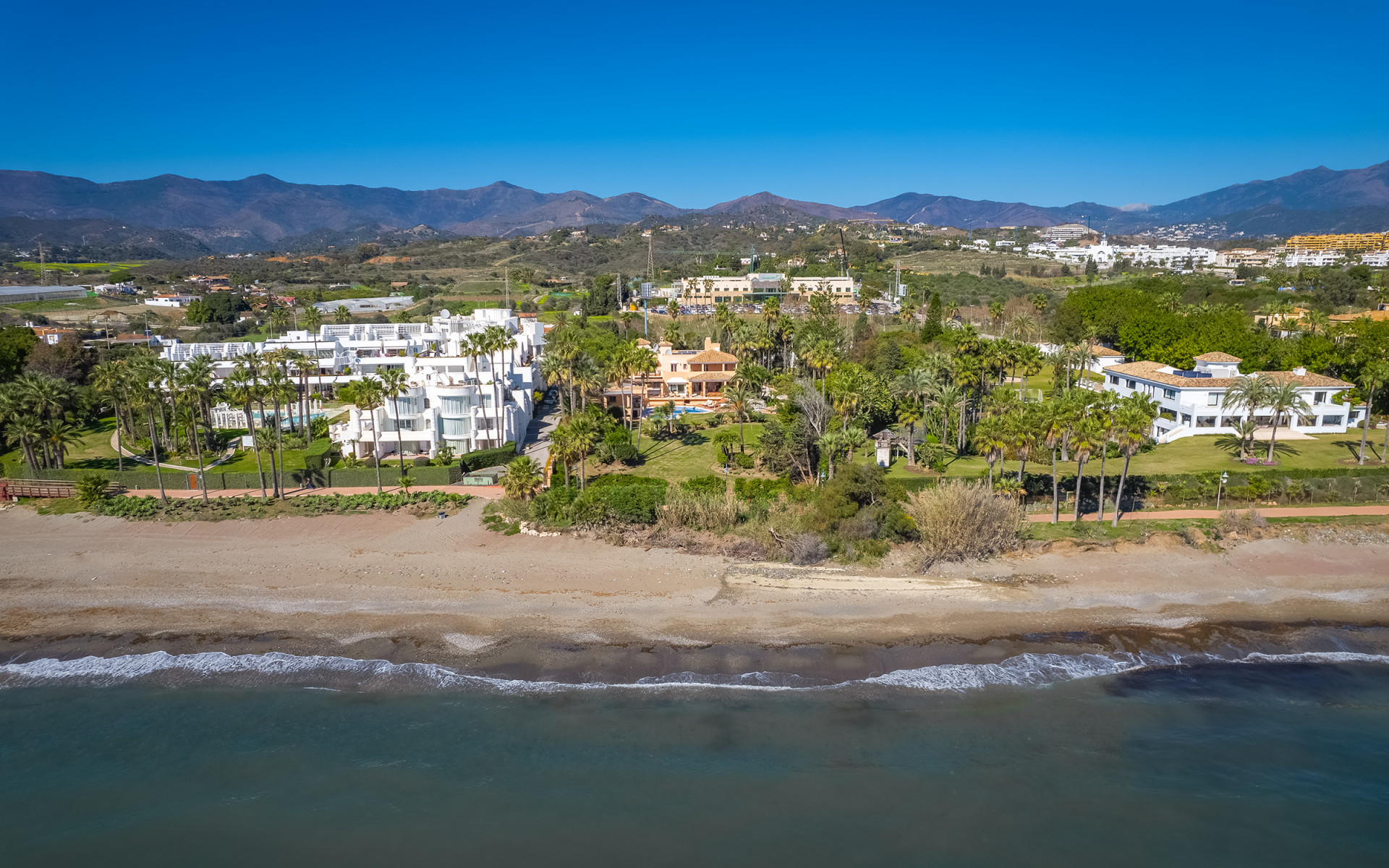 Frontline beach villa 8 bedrooms in Estepona