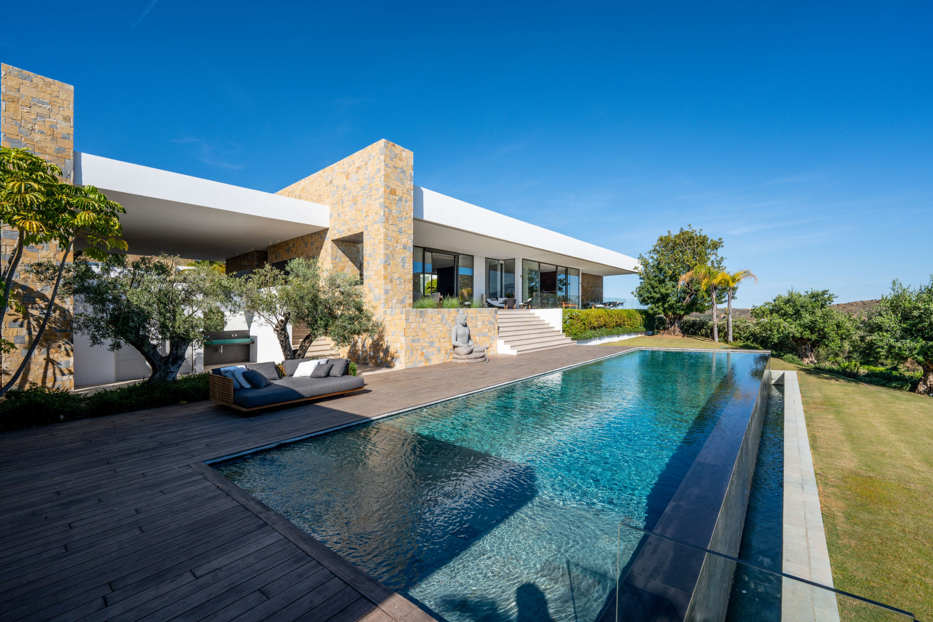 Brand-new ultra-modern villa with panoramic views in Marbella Golf Resort in Benahavis