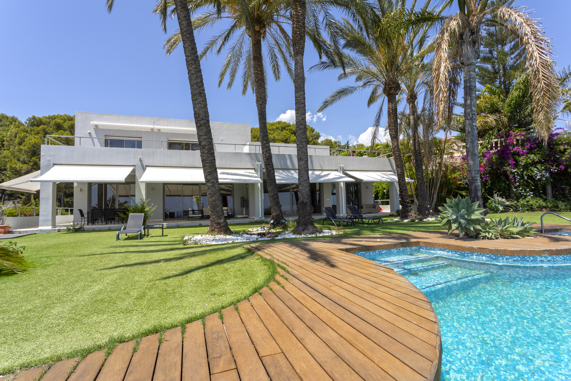 Luxury villa with panoramic sea views in Pinares de San Anton in Malaga